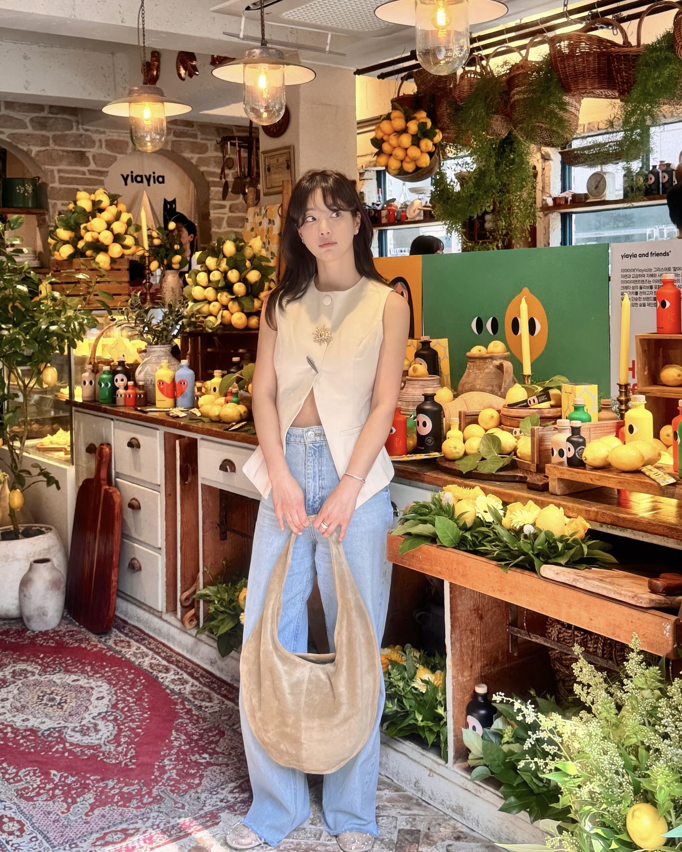 이 연청, 햇살이랑 콜라보 했나 봐☀️
연청 팬츠 입는 순간 광채 필터 ON✨🩵지금 주목하세요 이미지
