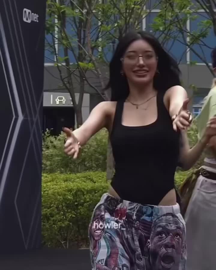 이 패션은 핫바디만 입나봐🔥 뭘 좀 아는 여자들의 여름철 핫 아이템. 바디수트 팬츠 조합❤️‍🔥✨ 이미지