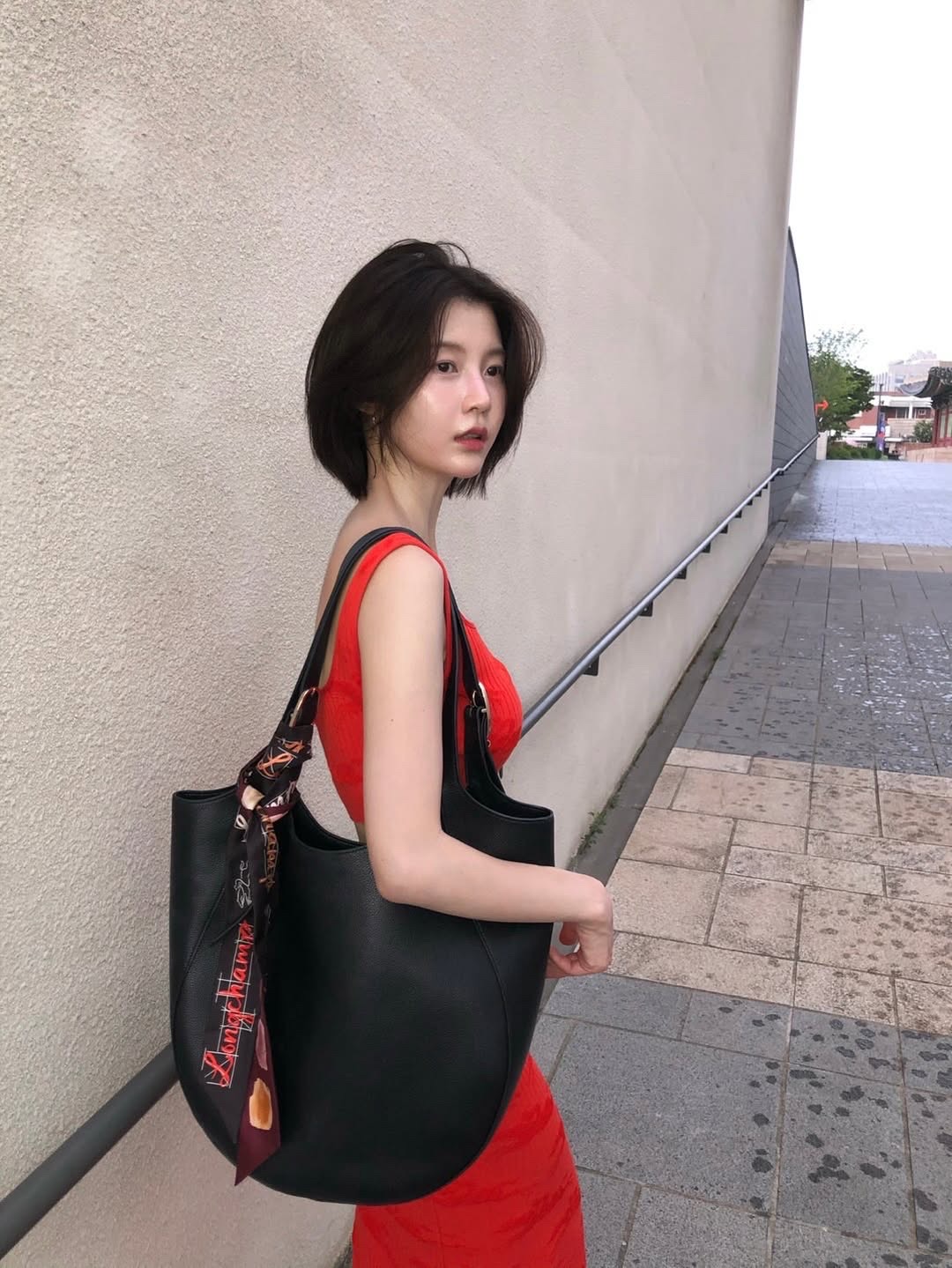 요즘 화제의 가방🖤🤎정려원 빅백
롱샴 대표 라인, 르 플로네 백👜🍁셀럽들 일상룩 살펴보기 이미지7