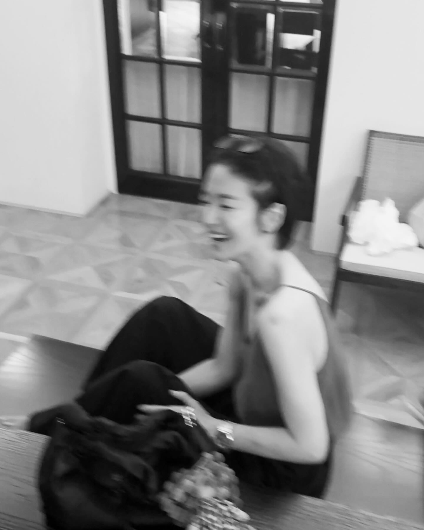 혜교웅니 왜 더 잘생겨져?💚
숏컷에 슬리브리스가 이렇게 잘 어울릴 일인가요🫢✨ 이미지7