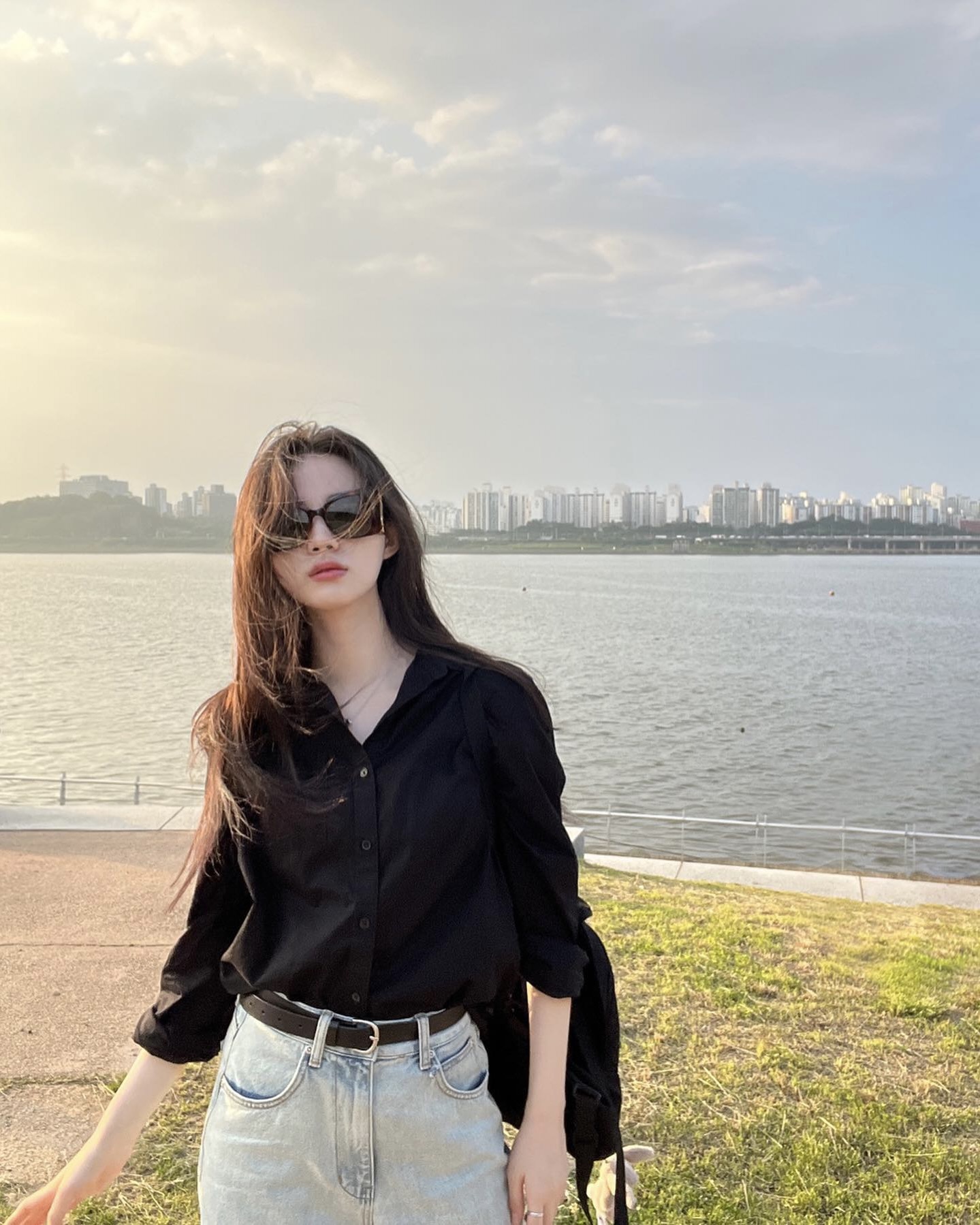 아웃핏 완성은 벨트로 마무리✅
핏 살리고 포인트까지 챙기는, 일타쌍피 스타일링 여기 있어요🎯 이미지5