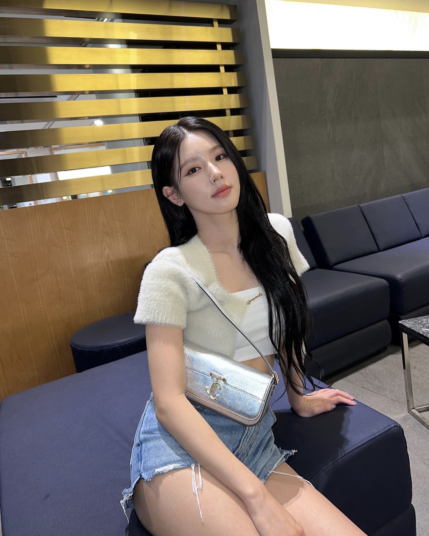 반바지는 짧아도 여운은 길다...⏳
한 뼘 짧지만 존재감 영화 한 편 급, 반바지 진심이면 모이세요💘 이미지