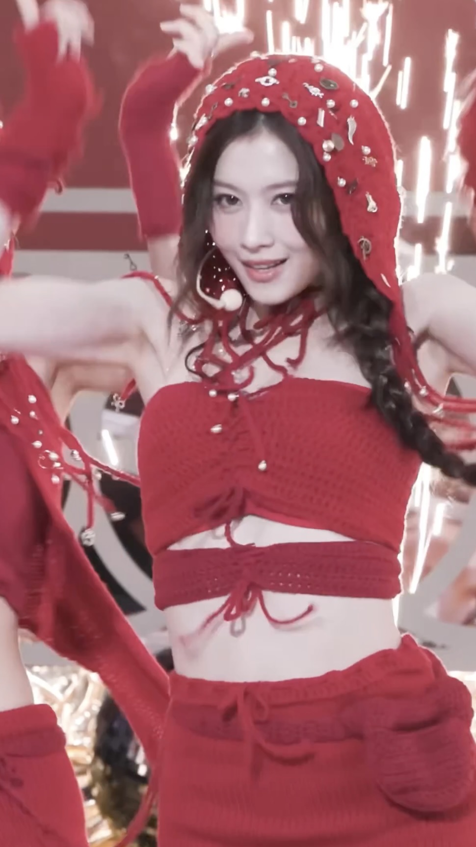 This is for 사나♥️
사나라서 가능한 빨간 망토, 너무 귀여워🥹🌹 이미지