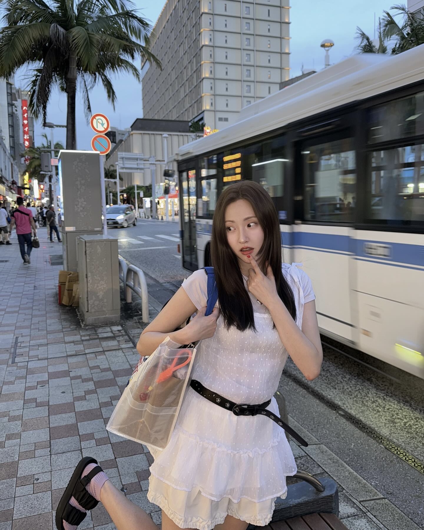 아웃핏 완성은 벨트로 마무리✅
핏 살리고 포인트까지 챙기는, 일타쌍피 스타일링 여기 있어요🎯 이미지7