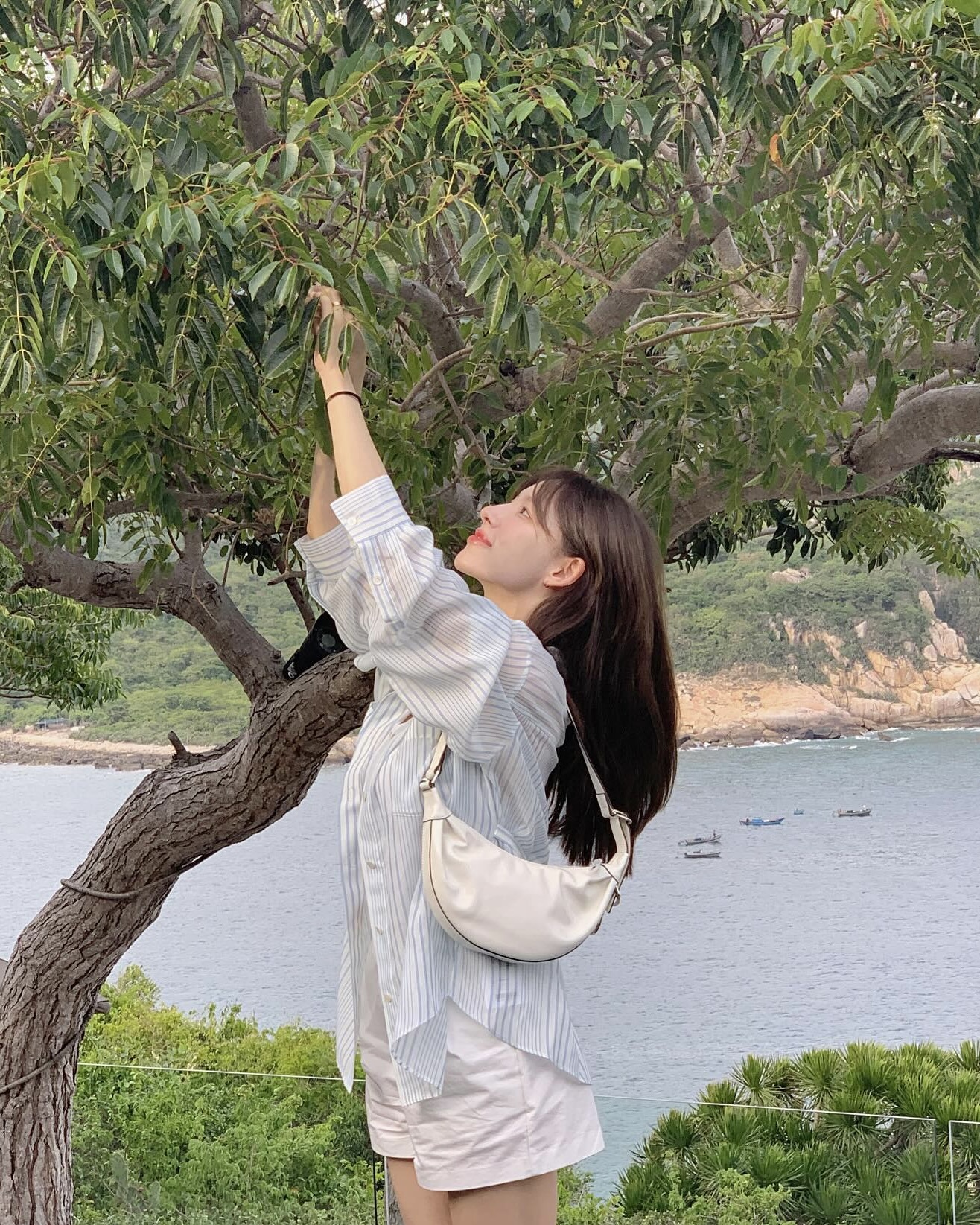 반바지는 짧아도 여운은 길다...⏳
한 뼘 짧지만 존재감 영화 한 편 급, 반바지 진심이면 모이세요💘 이미지