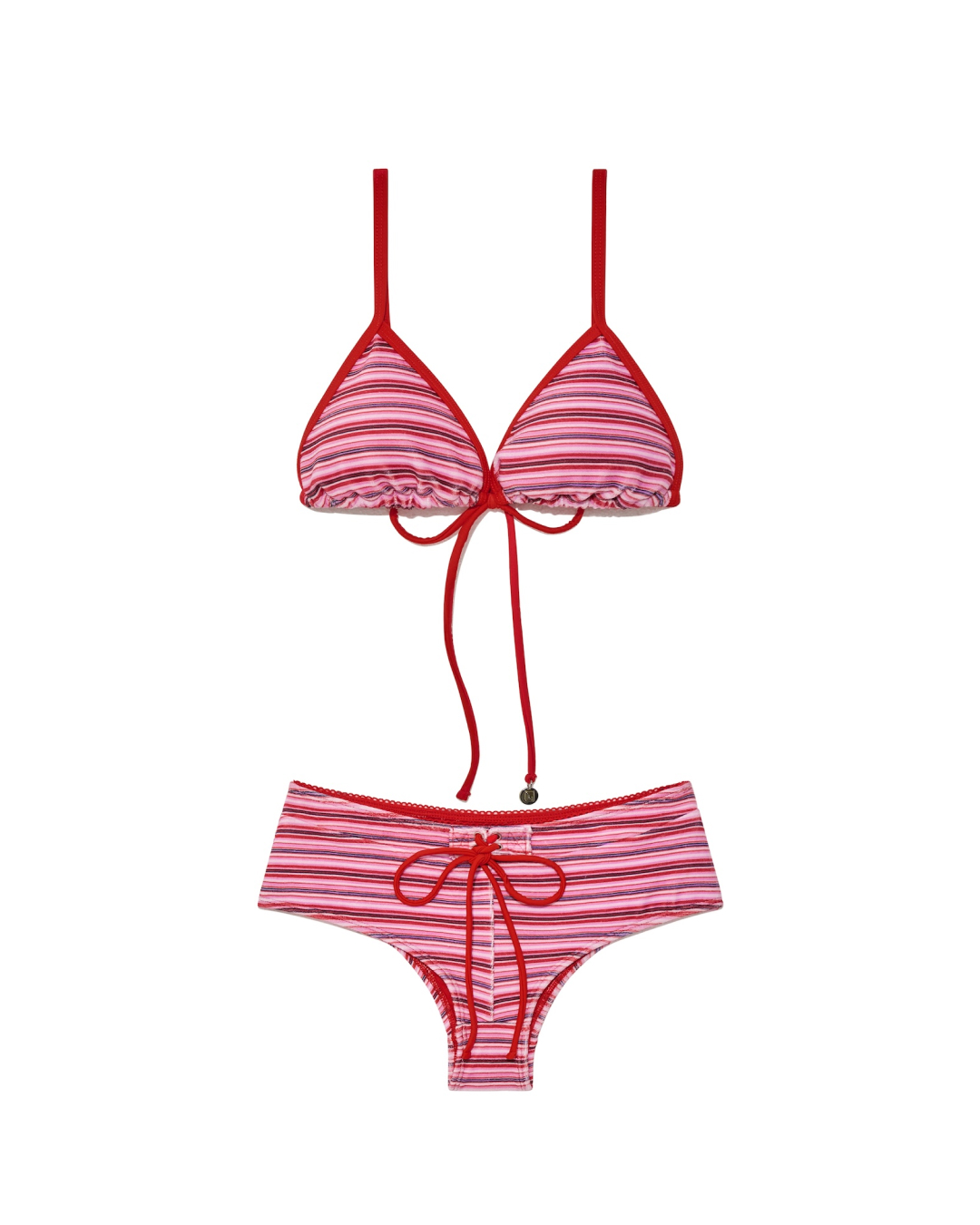 박규영이 선택한 비키니 뭘까?👙
나도 따라 할 수 있을 거 같은, 썸머 휴가룩의 바이블🏝❤

박규영이 스트라이프 비키니로 트렌디한 여름룩 완성했습니다.

올 여름 박규영이 뉴욕 햄튼 해변에서 착용한 비키니룩이 화제를 모으고 있습니다. 그녀가 선택한 제품은 글로니의 스트라이프 트라이앵글 비키니로, 상·하의 모두 슬림한 실루엣과 비비드한 컬러감이 특징입니다. 

그녀는 체리와 블루 스트라이프 비키니를 번갈아 착용하며 스타일링을 달리했습니다. 체리컬러는 볼캡과 레드 숏팬츠를 매치해 사랑스럽게, 블루베리 컬러는 모래놀이를 즐기며 자연스럽고 편안한 무드를 표현했습니다.

비키니 외에 소품을 이용한 스타일링 센스가 돋보였습니다. 선글라스, 야구 모자, 루즈한 티셔츠와 같은 아이템을 적절히 활용함으로써 휴양지에서의 캐주얼한 감성과 패셔너블한 감각을 동시에 잡았습니다. 이미지6