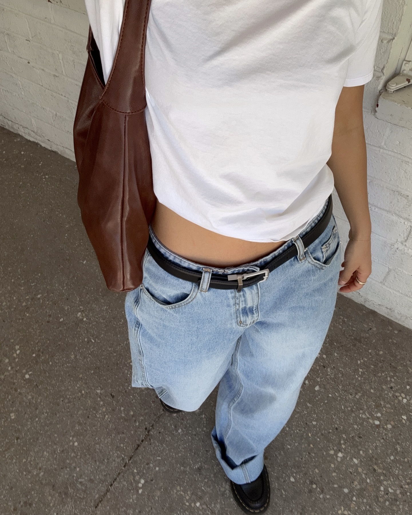 반팔티도 센스 있게 입자👚🤍
조합만 잘해도 스타일 살아나는 여름 필수템!✨ 이미지3
