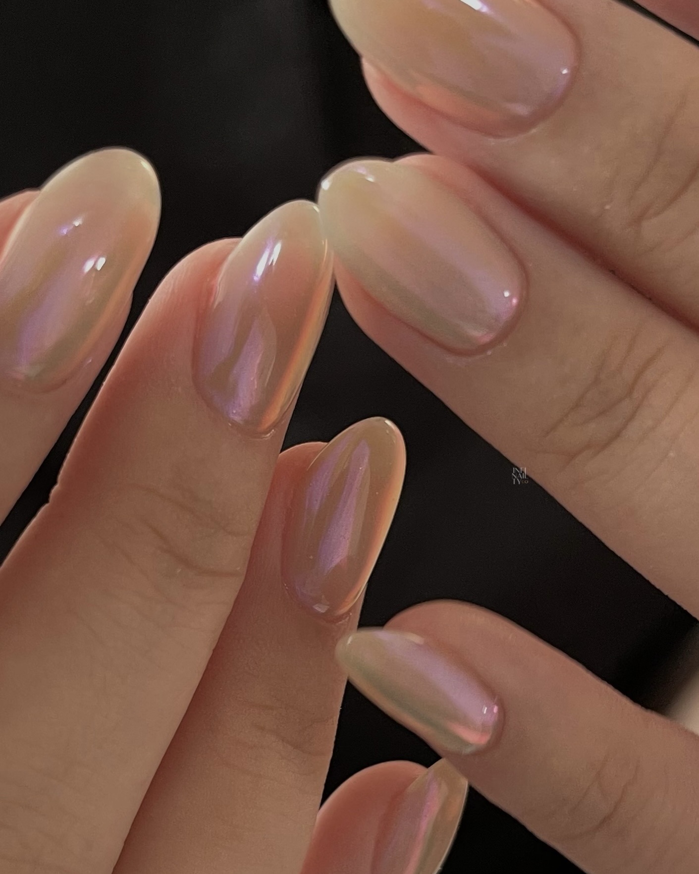파우더 네일 못 참지🤍
다음 달 네일은 영롱하게, 파우더 네일로 예약할게요💅✨ 이미지2