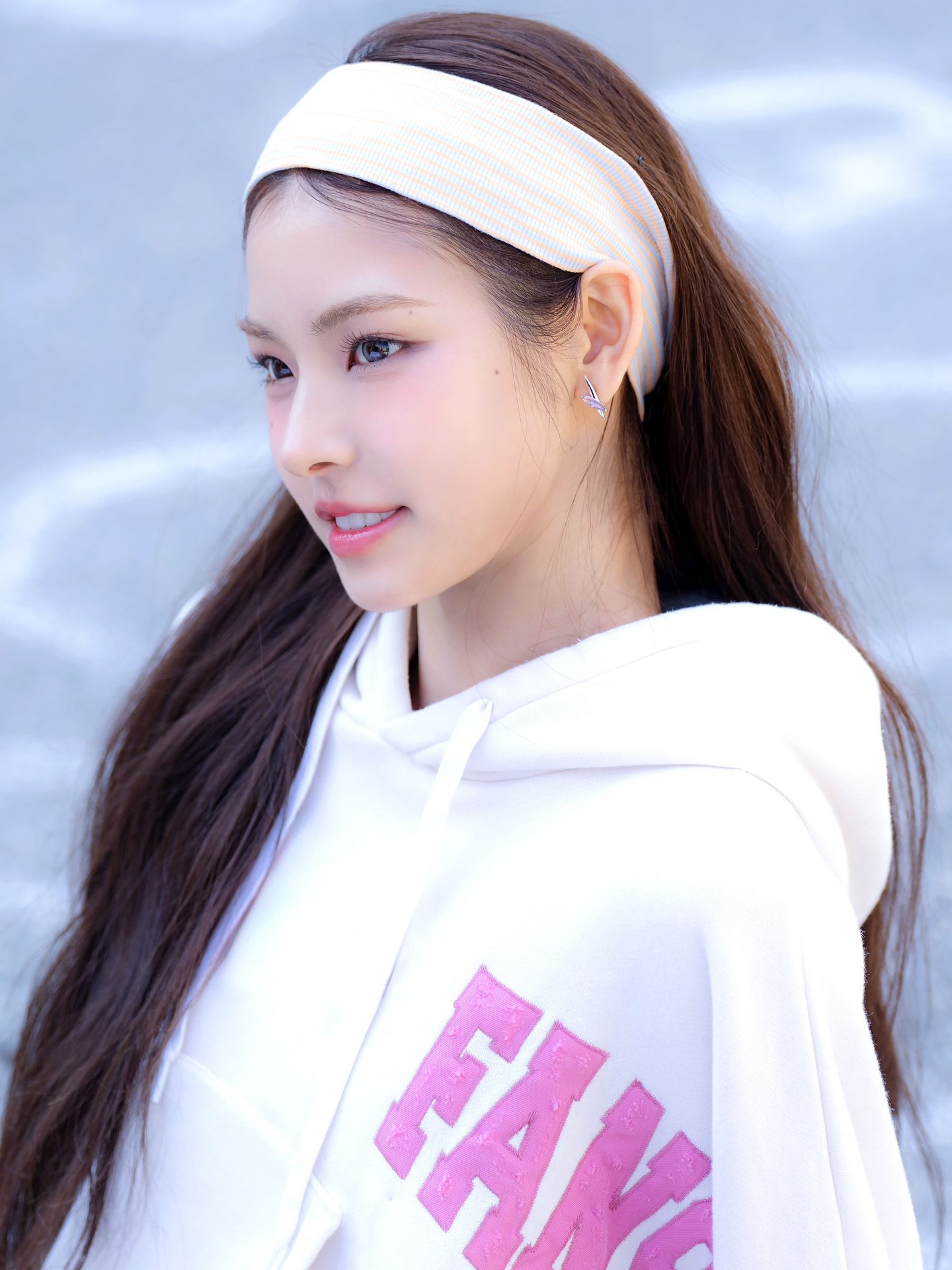 헤어밴드해도 세상 씹어먹는 미모❤️‍🩹
자비없는 미모 x 헤어밴드 이거 참 되는 조합이다...✨ 이미지7