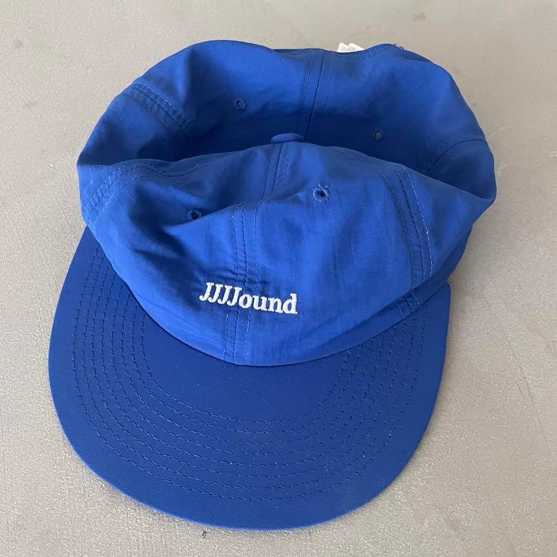 물 들어올 때 캡 젓는다⁠
JJJ자운드 FW25, 한여름에 미리보는 가을 모자 🧢⁠
⁠
JJJ자운드가 FW25 시즌을 맞아 다채로운 색상의 헤리티지 볼캡 컬렉션을 선보일 예정입니다. 로얄 블루, 샌드 베이지, 포레스트 그린 등 10가지 이상의 다채로운 컬러의 캡을 공개된 티저 이미지로 볼 수 있는데요.⁠
⁠
자연스러운 컬러와 절제된 로고 플레이는 브랜드 특유의 미니멀 헤리티지 감성을 고스란히 담고 있습니다. ⁠ 이미지2