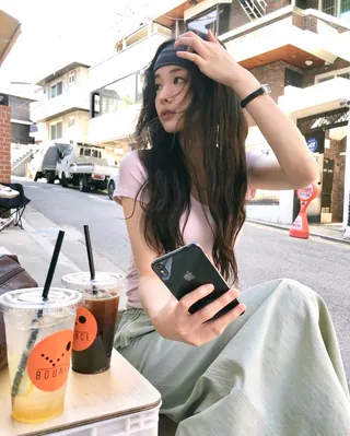 헤어밴드해도 세상 씹어먹는 미모❤️🩹
자비없는 미모 x 헤어밴드 이거 참 되는 조합이다...✨ 이미지