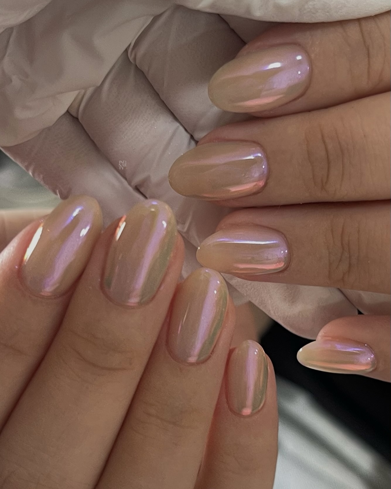 파우더 네일 못 참지🤍
다음 달 네일은 영롱하게, 파우더 네일로 예약할게요💅✨ 이미지6
