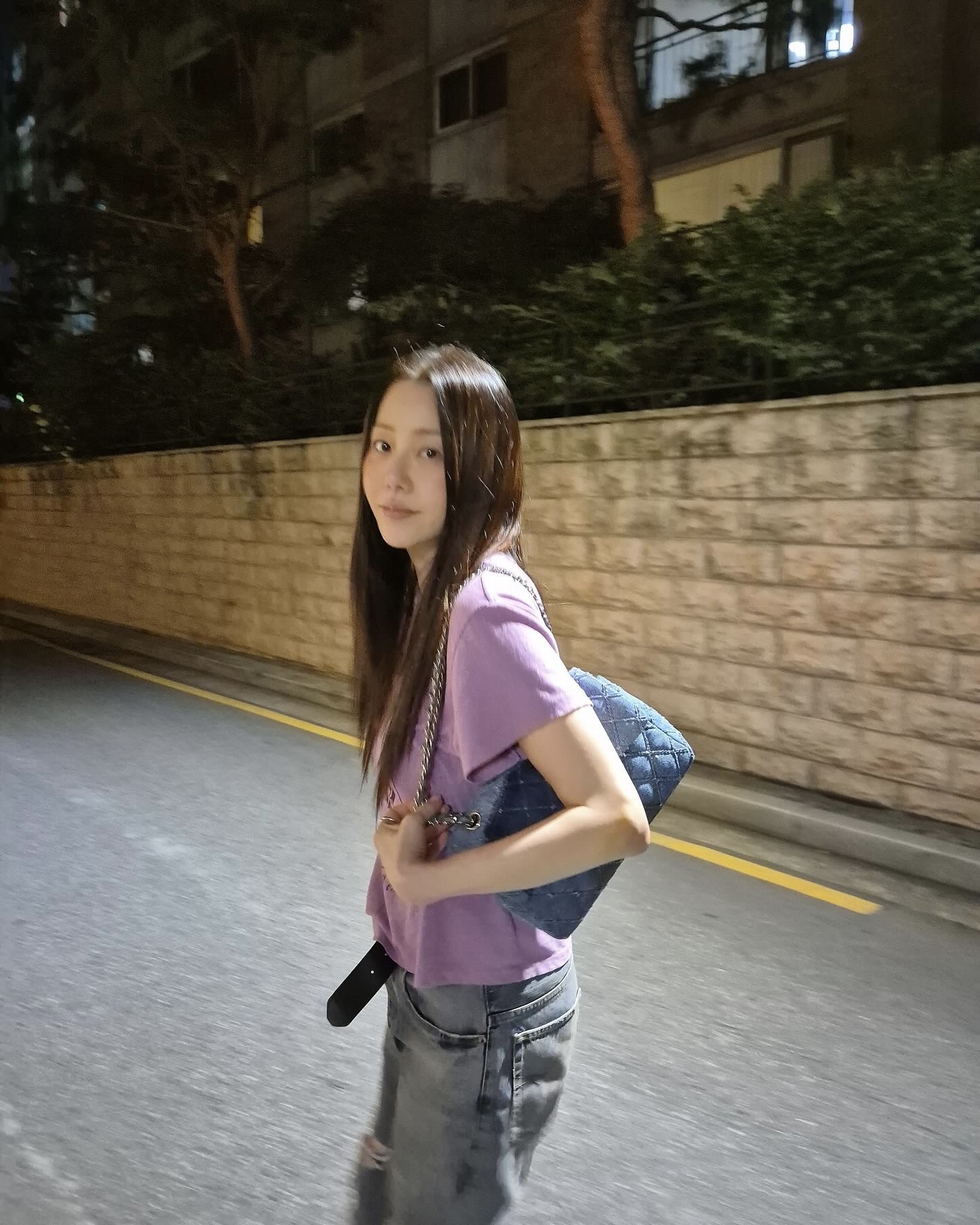 사복인데 드라마 1화 느낌나지?📺
동안 타임어택 걸린 고현정 여름룩, 참고해서 고급미 충전해요✨ 이미지7