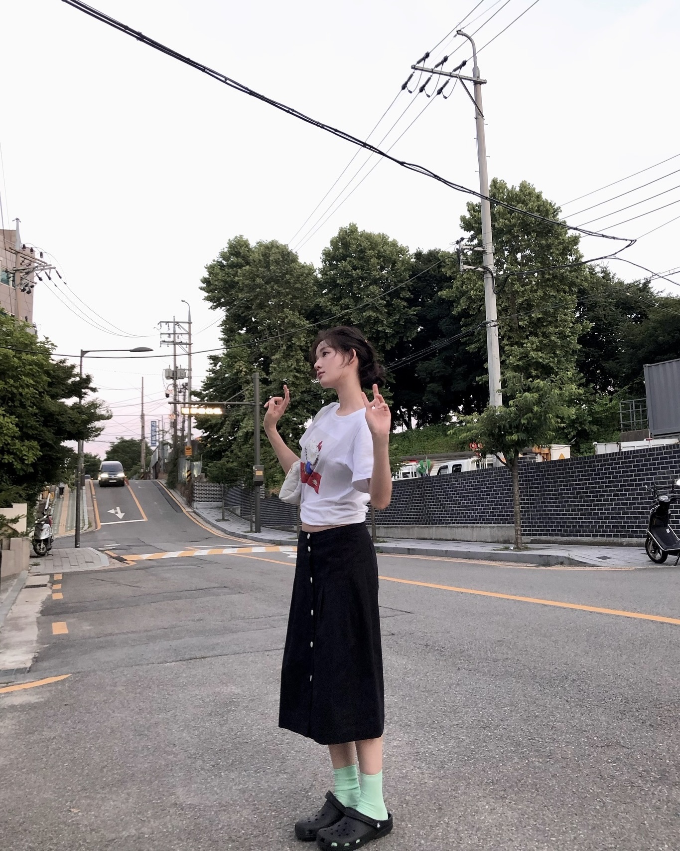 그래픽 티 하나로 귀염⇄시크🖤
주말 아침, 기분 따라 골라 입는 티셔츠🎨🤔 셀프 리프레시 완료 이미지