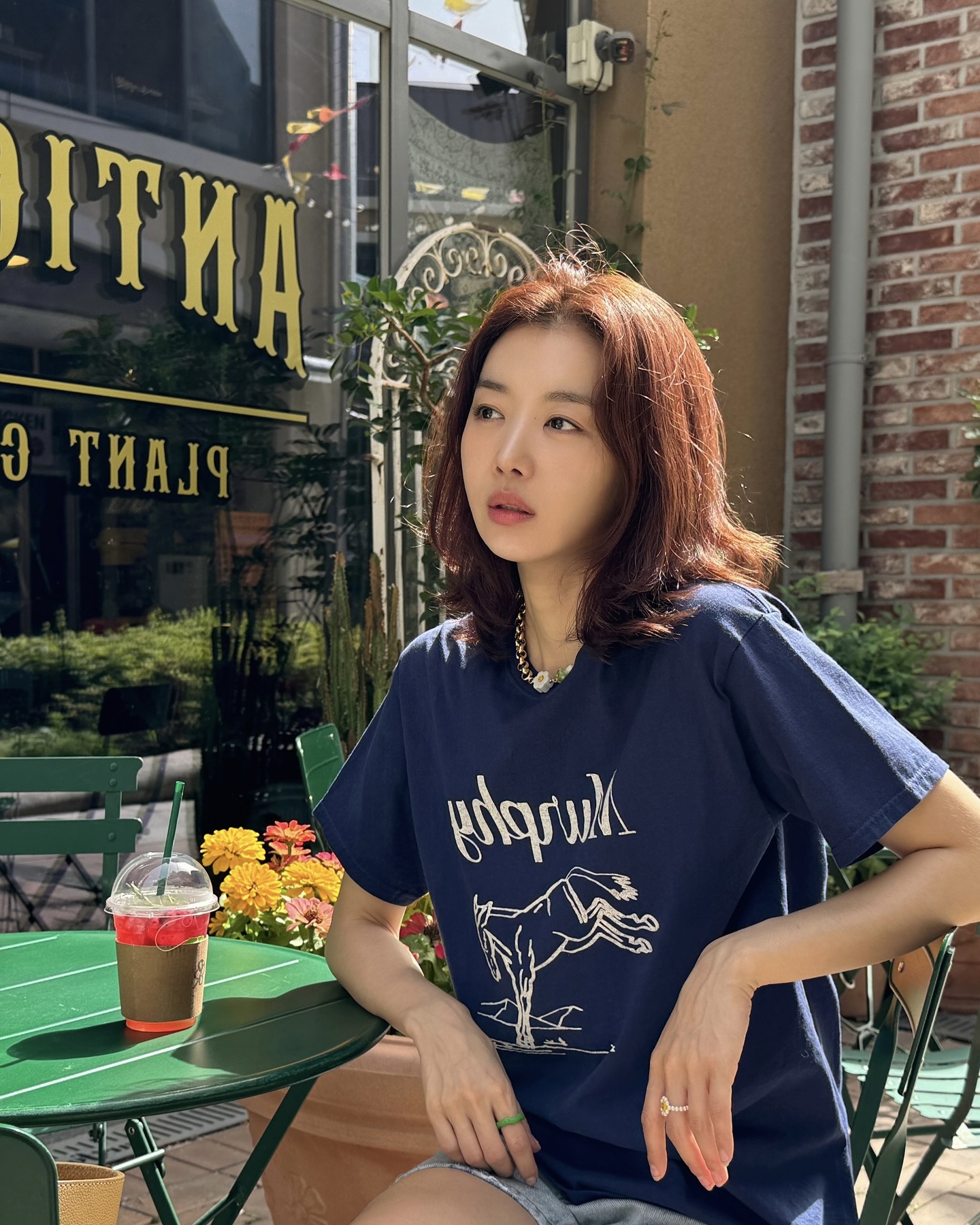 그래픽 티 하나로 귀염⇄시크🖤
주말 아침, 기분 따라 골라 입는 티셔츠🎨🤔 셀프 리프레시 완료 이미지6