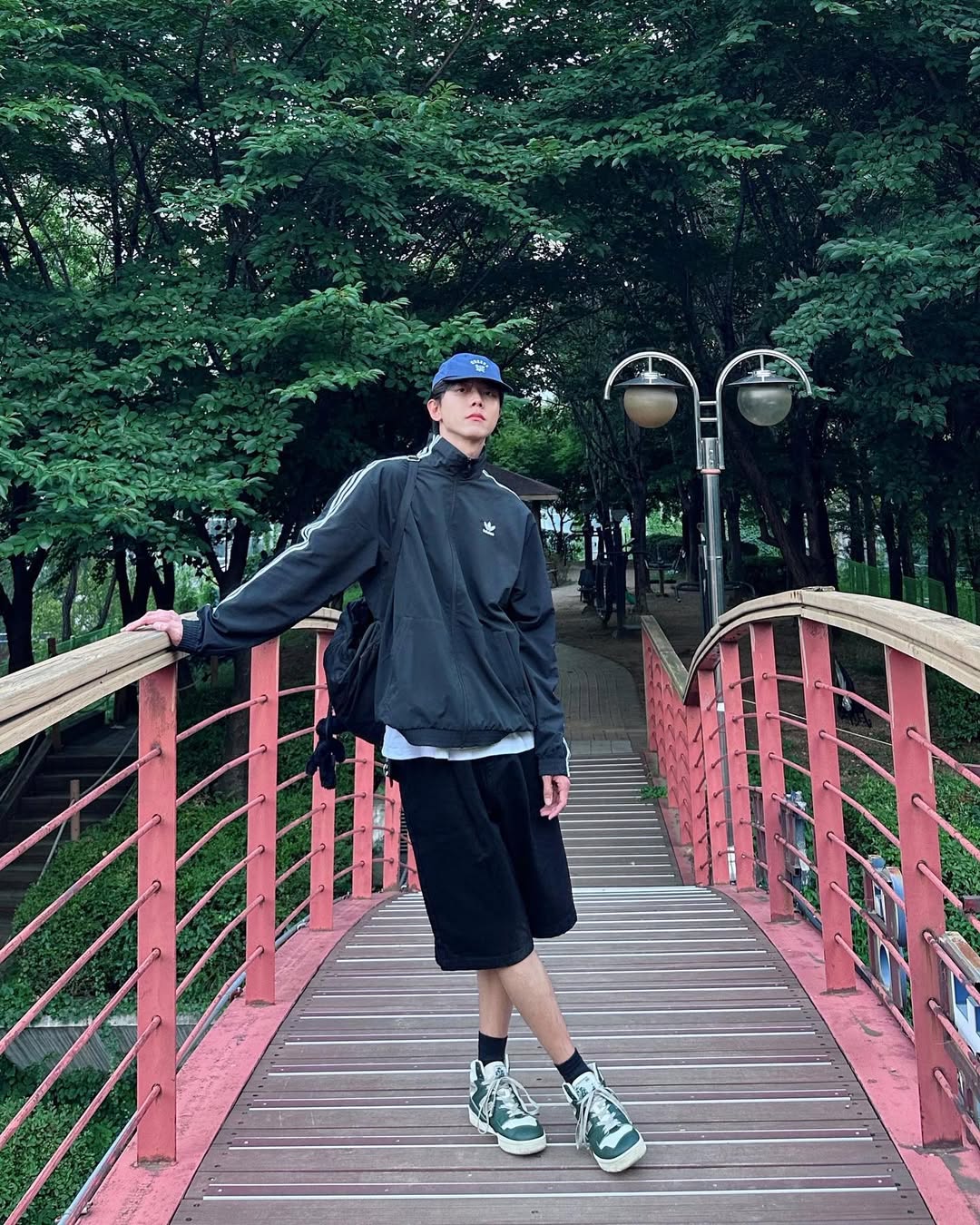 무심하게 입는 검정 버뮤다팬츠📞 이미지5