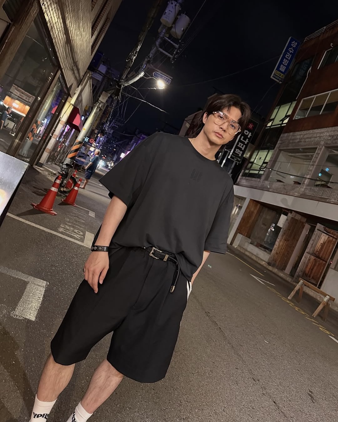 무심하게 입는 검정 버뮤다팬츠📞 이미지7