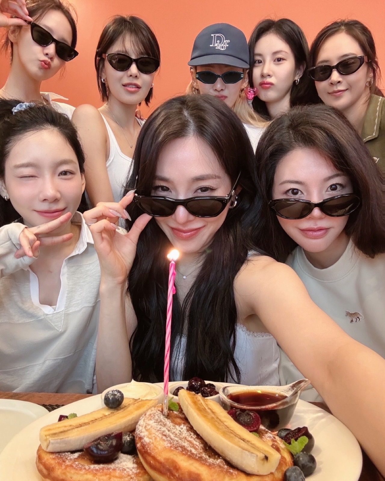 티파니 생일에 소녀시대 완전체🎂 
데뷔 18주년, 찐친력 만랩 소시😎 나도 이런 우정 갖고싶다🎀 이미지10