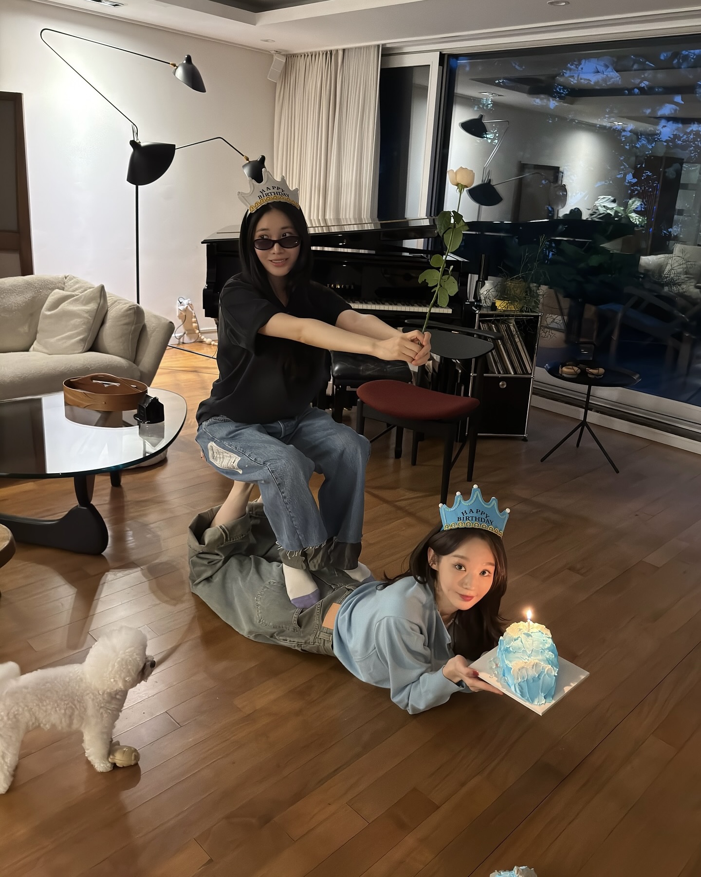 강밍키 생파에 해리언니 어떤데?!
1. 멋쨍이 사진 2. 맛난 예쁜 케잌 3. 갖고싶은 의자 다해줌🥰🎁 이미지2