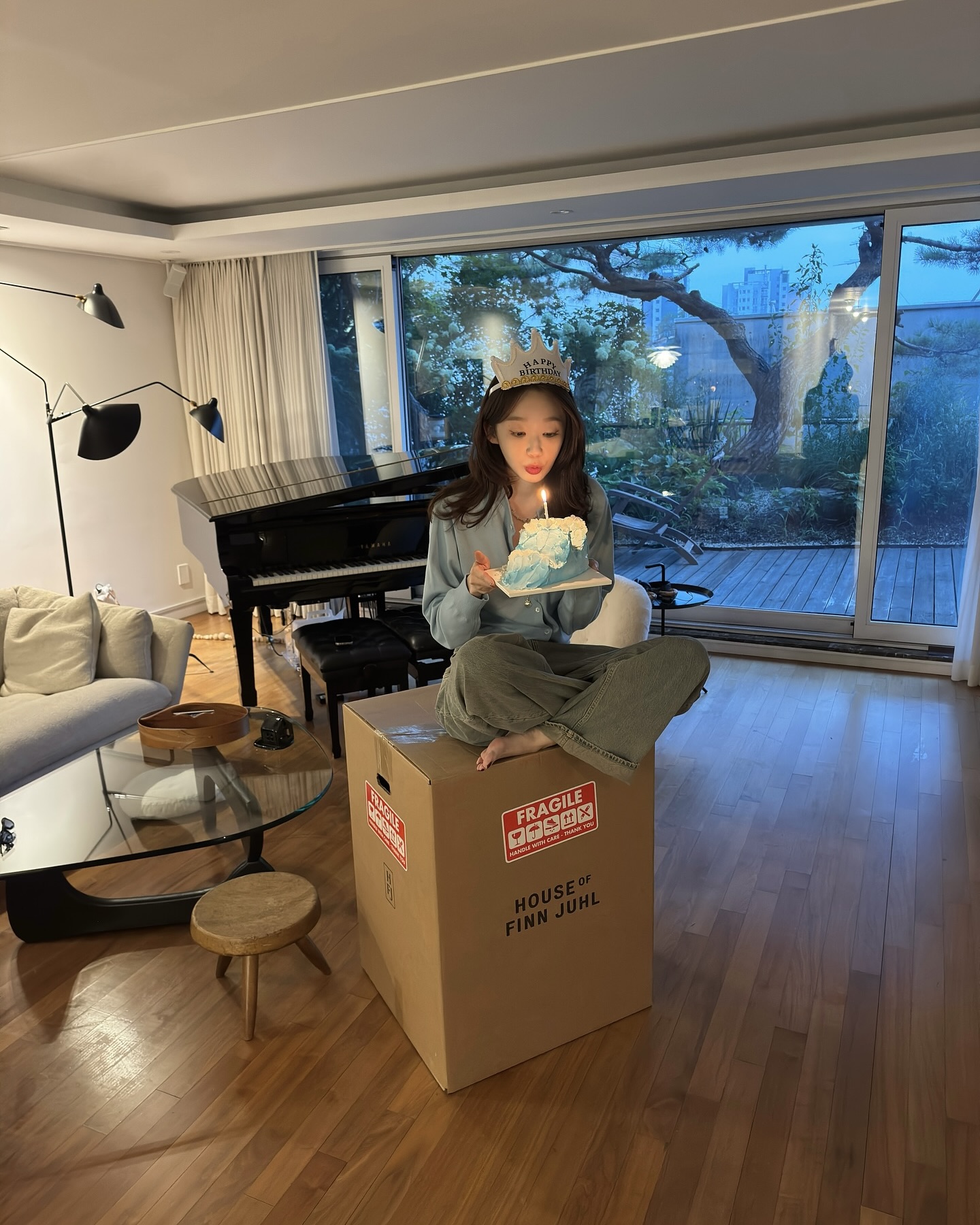 강밍키 생파에 해리언니 어떤데?!
1. 멋쨍이 사진 2. 맛난 예쁜 케잌 3. 갖고싶은 의자 다해줌🥰🎁 이미지5