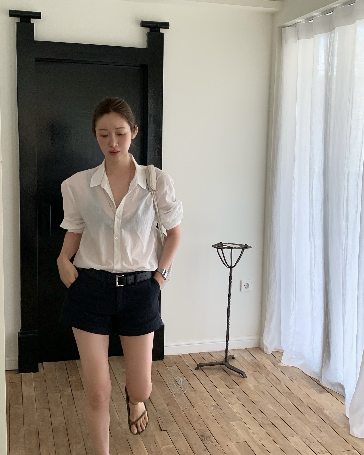 에어컨 바람 막아주는 셔츠룩🩷
실내외 온도차에는 센스있게 셔츠로 스타일링 해보세요💡 이미지
