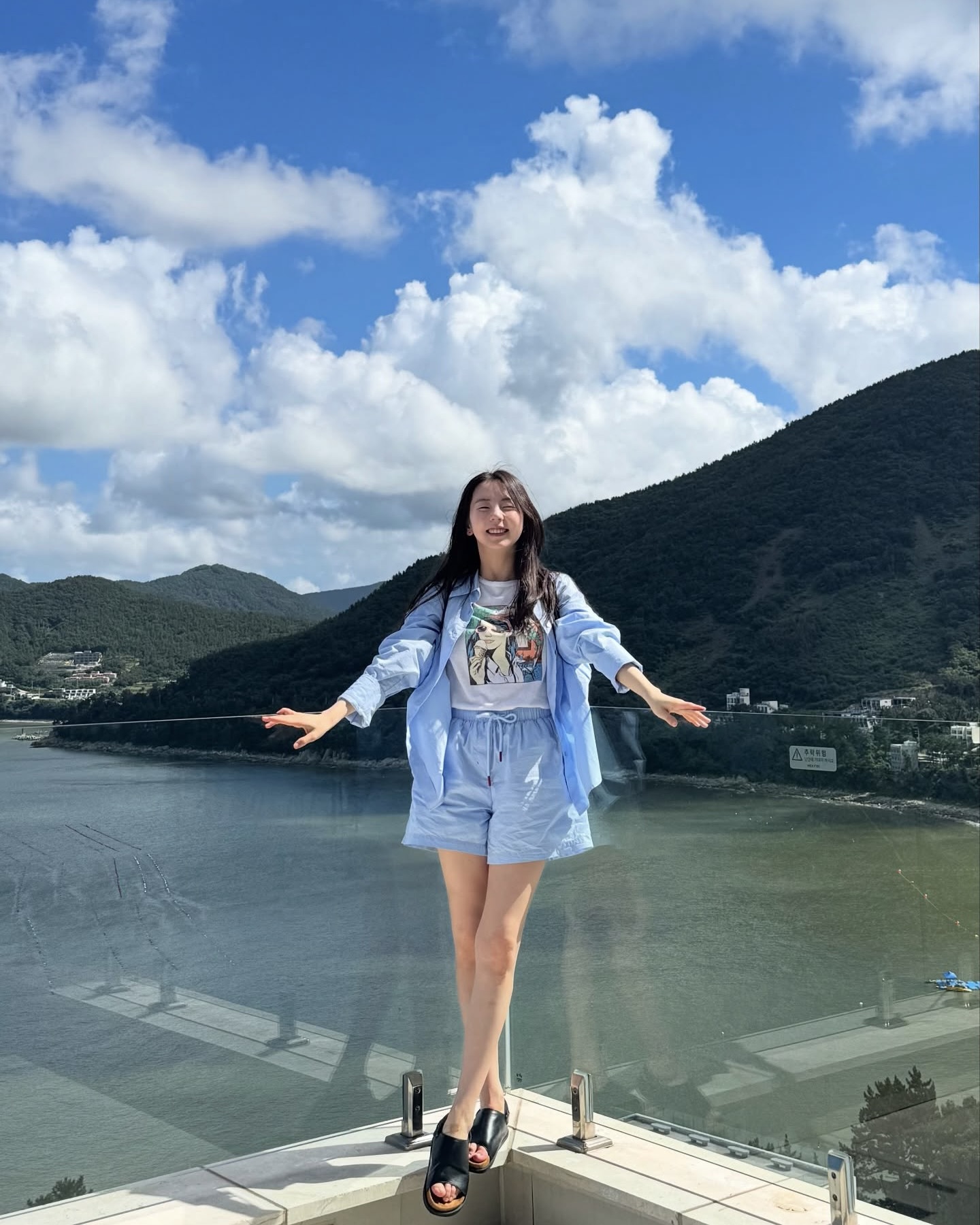에어컨 바람 막아주는 셔츠룩🩷
실내외 온도차에는 센스있게 셔츠로 스타일링 해보세요💡 이미지6