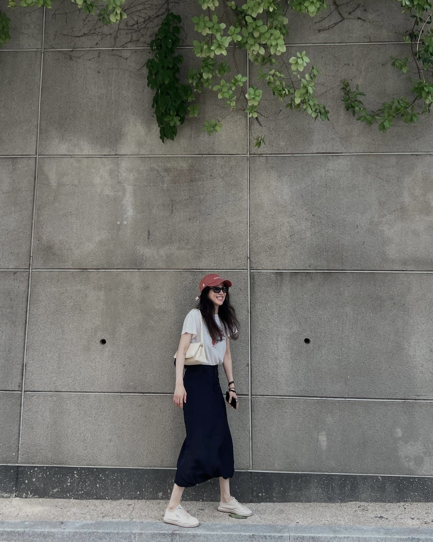 옷장에 하나쯤 꼭 있는 롱스커트🍃
간편하게 입기만 해도, 시원하고 우아한 여름 코디 완성🤍 이미지4