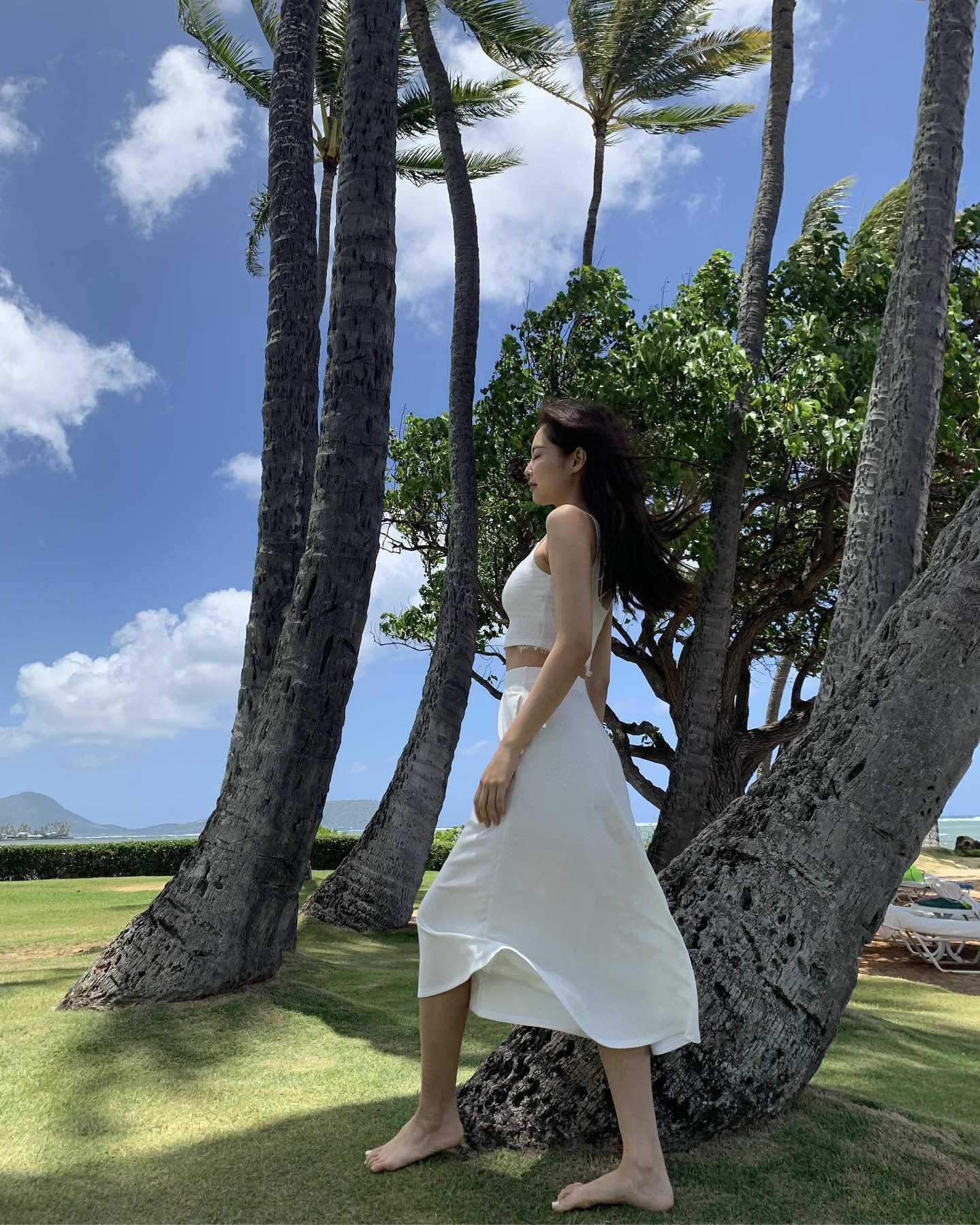 옷장에 하나쯤 꼭 있는 롱스커트🍃
간편하게 입기만 해도, 시원하고 우아한 여름 코디 완성🤍 이미지3