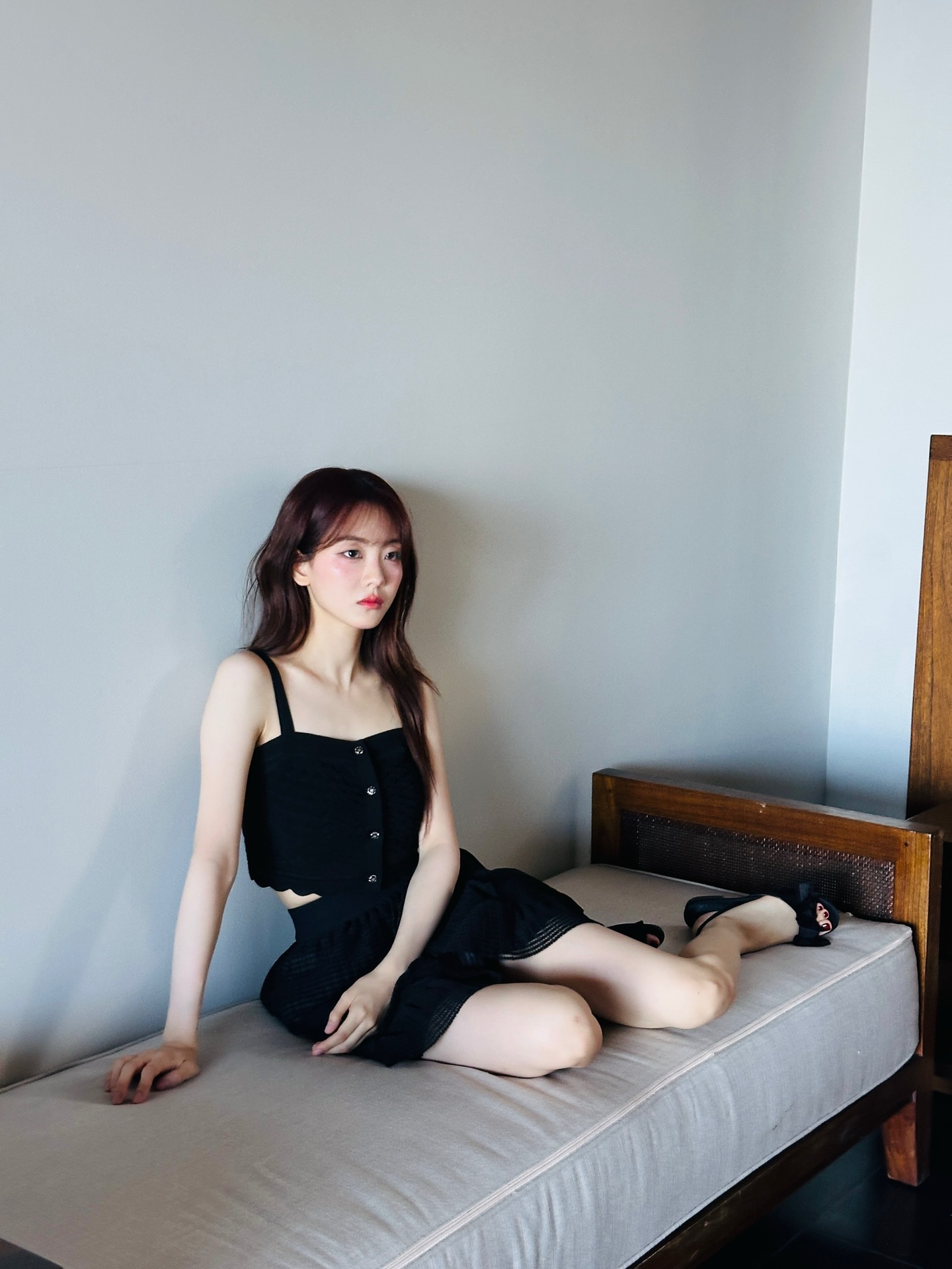 기본 중에 기본, 블랙 민소매🖤
미녀가 블랙 슬리브리스를 입고 등장하면 얼마나 예쁘게요🤗 이미지