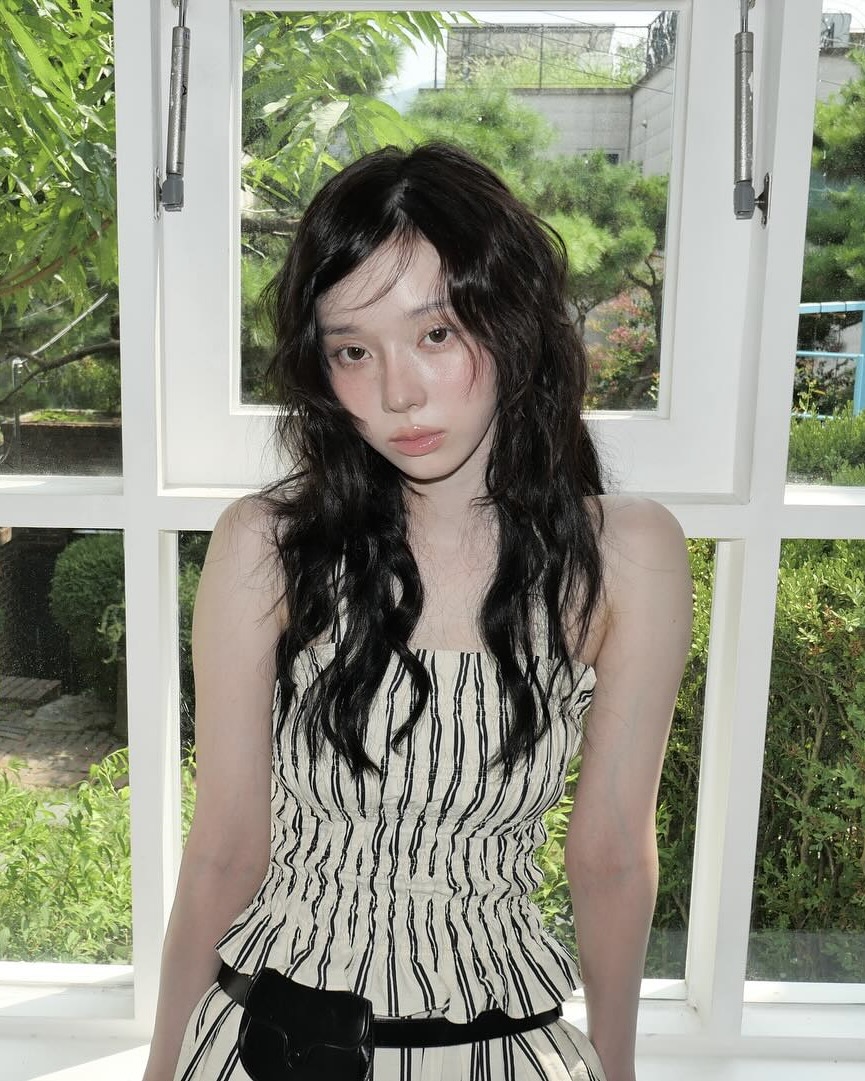 여돌들이 푹빠진 오버립 메이크업💋
소두 비법? 립라인보다 살~짝 넓게, 통통 입술로 완성해요😘💄 이미지