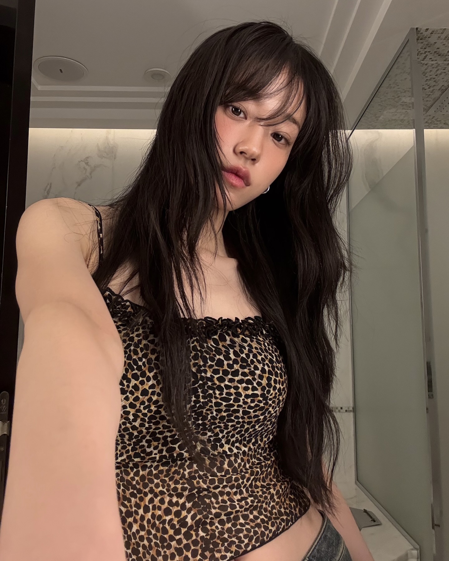 레오파드가 이렇게 예뻤나🧡🤎 이렇게 입으면 호피도 부담 없이, 예쁜 데일리룩으로 완성✨ 이미지