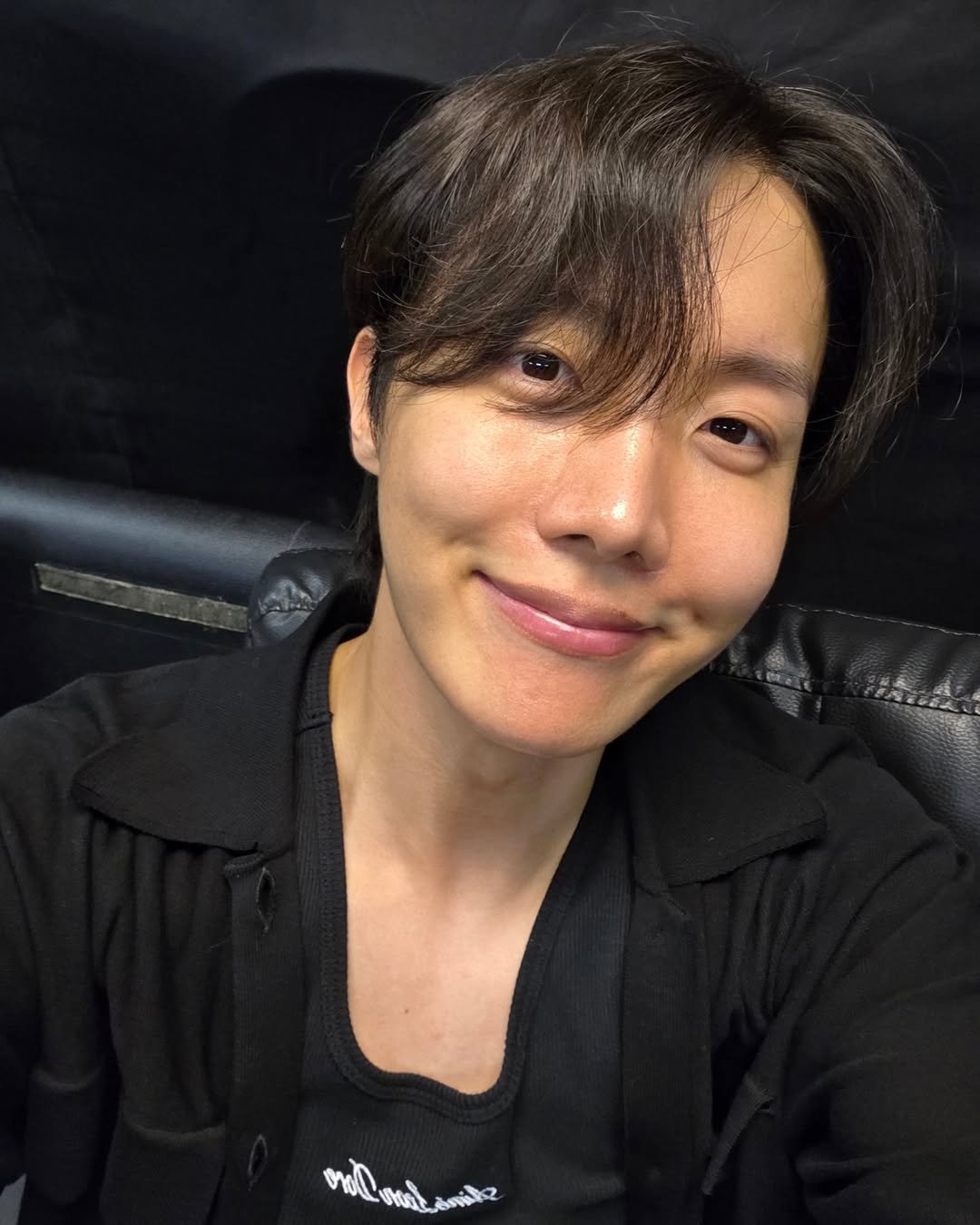 제이홉 애착 나시🎽ald 이미지7