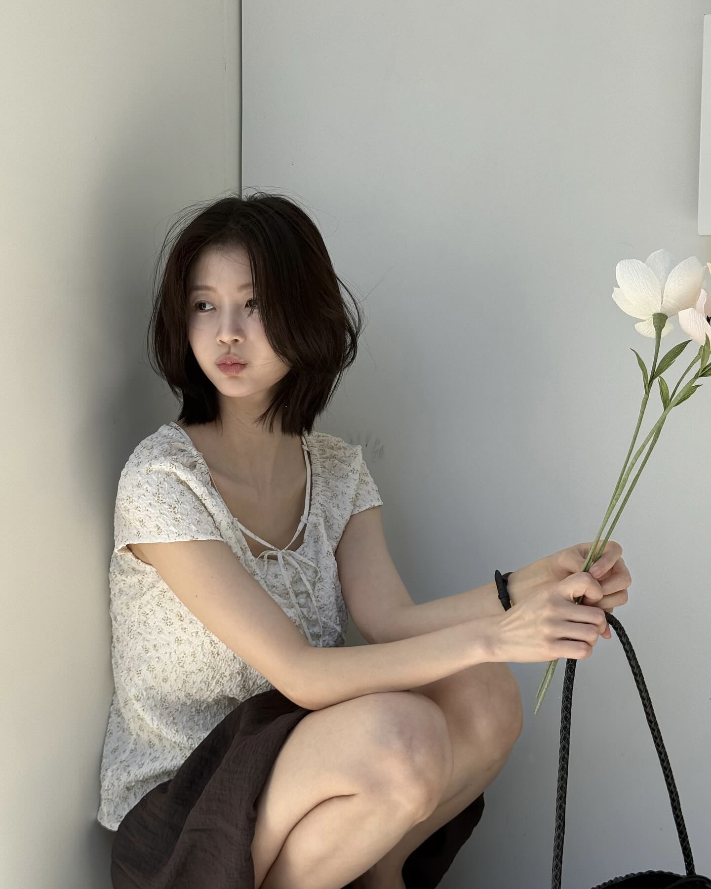 단발 여신의 정석✨🤍
이렇게 예쁘고 분위기 넘치는 단발, 당장 따라 하고 싶잖아😂 이미지2