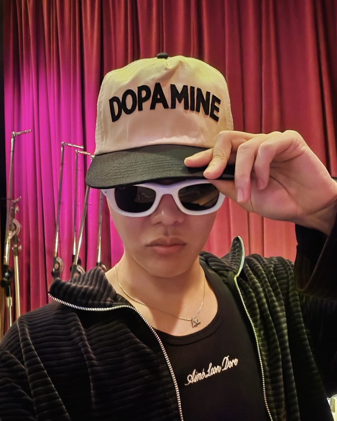 제이홉 애착 나시🎽ald 이미지5