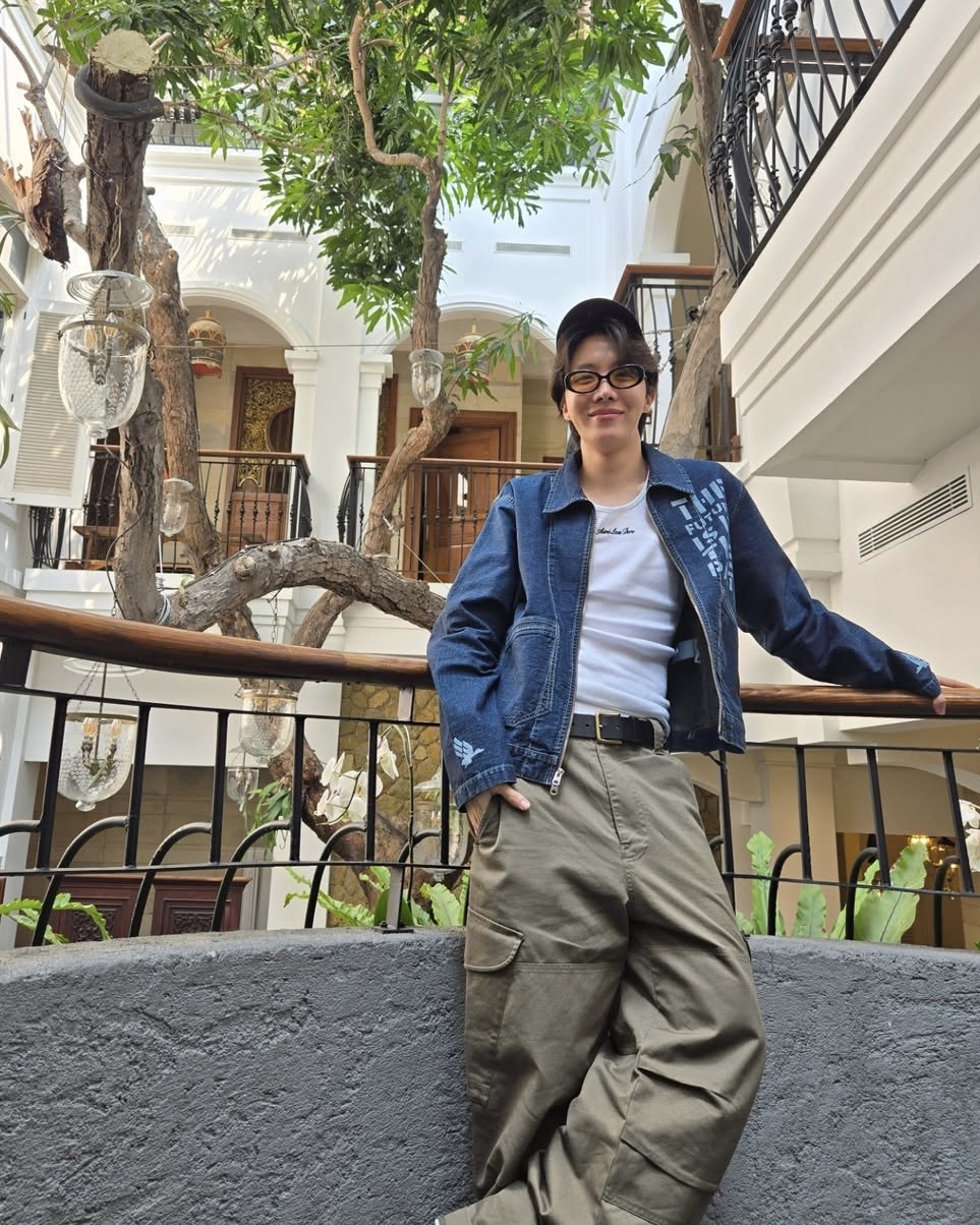 제이홉 애착 나시🎽ald 이미지4