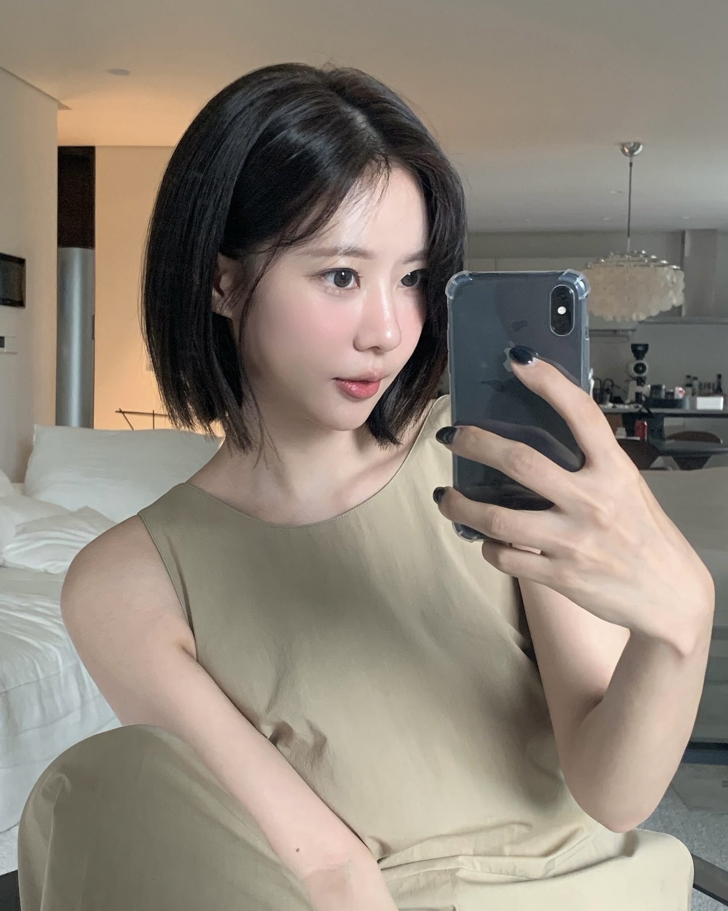 단발 여신의 정석✨🤍
이렇게 예쁘고 분위기 넘치는 단발, 당장 따라 하고 싶잖아😂 이미지7