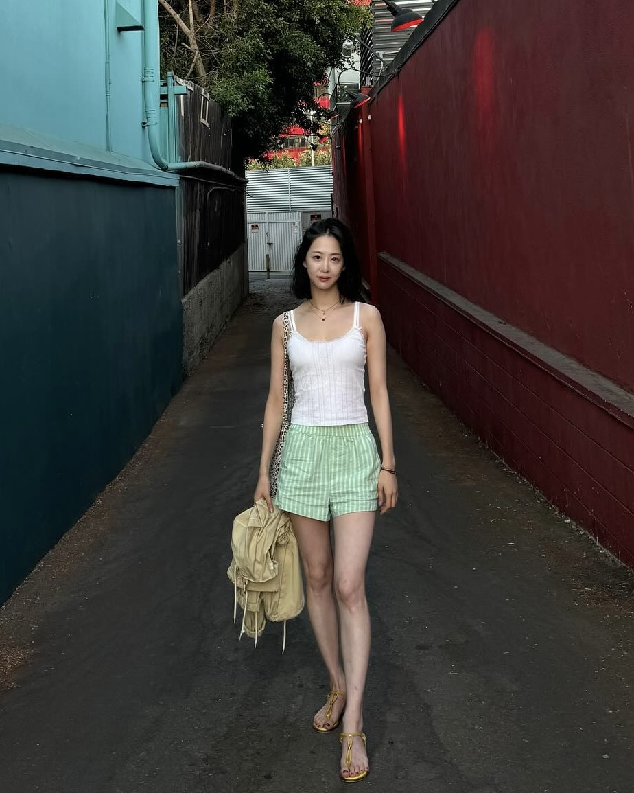 집콕부터 외출까지 OK💙
파자마 팬츠로 완성하는 이지 룩 끝판왕🛋️✨ 어렵지 않아요 이미지