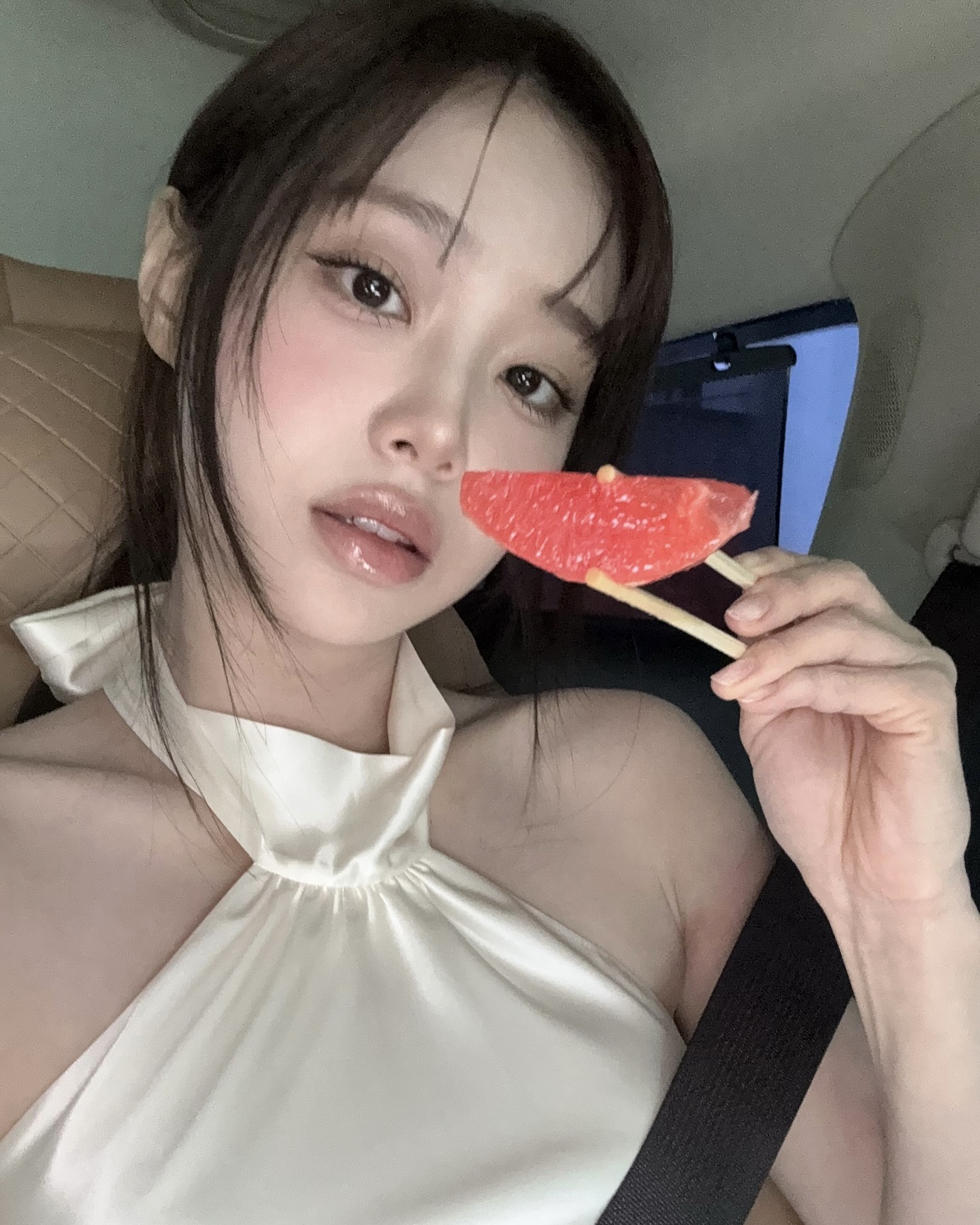 츄의 다이어트템 추천🧁🤍
가볍고 맛있게 챙기는, 실제로 먹은 다이어트 간식 리스트💡

덥고 지치기 쉬운 여름, 부담 없이 즐기기 좋은 다이어트 간식들 소개해드릴게요.

1. 오너티 땅콩 버터 오리지날 100%, 1만 원대
오로지 땅콩 하나만 담아 부드럽게 갈아낸, 진하고 고소한 100% 땅콩버터입니다.

2.밀키요 브라우니칩 아몬드, 3만 원대
오븐에 구워 칼로리 부담을 줄이고, 저칼로리로 즐길 수 있는 클린 프로틴 간식인 아몬드 브라우니칩입니다.

3.페이퍼백 마이너스 쉐이크 초코 프로틴, 3만 원대
단백질 20.3g과 식이섬유 11.5g을 담아 초코의 진한 풍미와 균형 잡힌 영양을 함께 즐길 수 있는 체중조절용 쉐이크입니다.

4. 풀라이트 라이블링 파인쏙 매실맛 파인애플식초, 3만 원대
자연 발효시킨 매실로 유기산과 초모 성분을 담아내, 과식했을 때나 식후 밸런스가 필요할 때 마시기 좋은 식초입니다.

5. 더단백 파우더 초코, 3천 원대
단백질 20g과 당류 1g 미만에 고급 코코아 분말을 더한, 저당·저지방 단백질 파우더입니다. 이미지