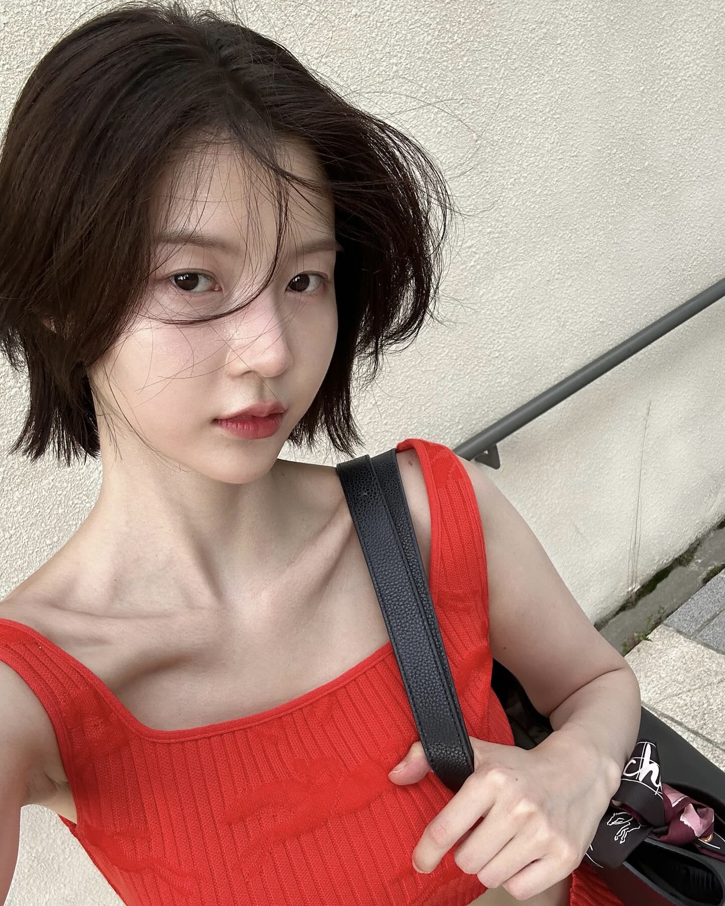 단발 여신의 정석✨🤍
이렇게 예쁘고 분위기 넘치는 단발, 당장 따라 하고 싶잖아😂 이미지6