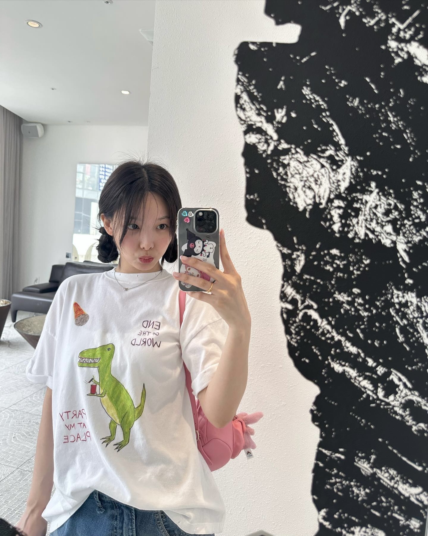 느좋 오버핏 그래픽이 와르르🫠
티셔츠 장수가 알려주는 오버핏 티셔츠 활용법 알고가자🏹💡 이미지7
