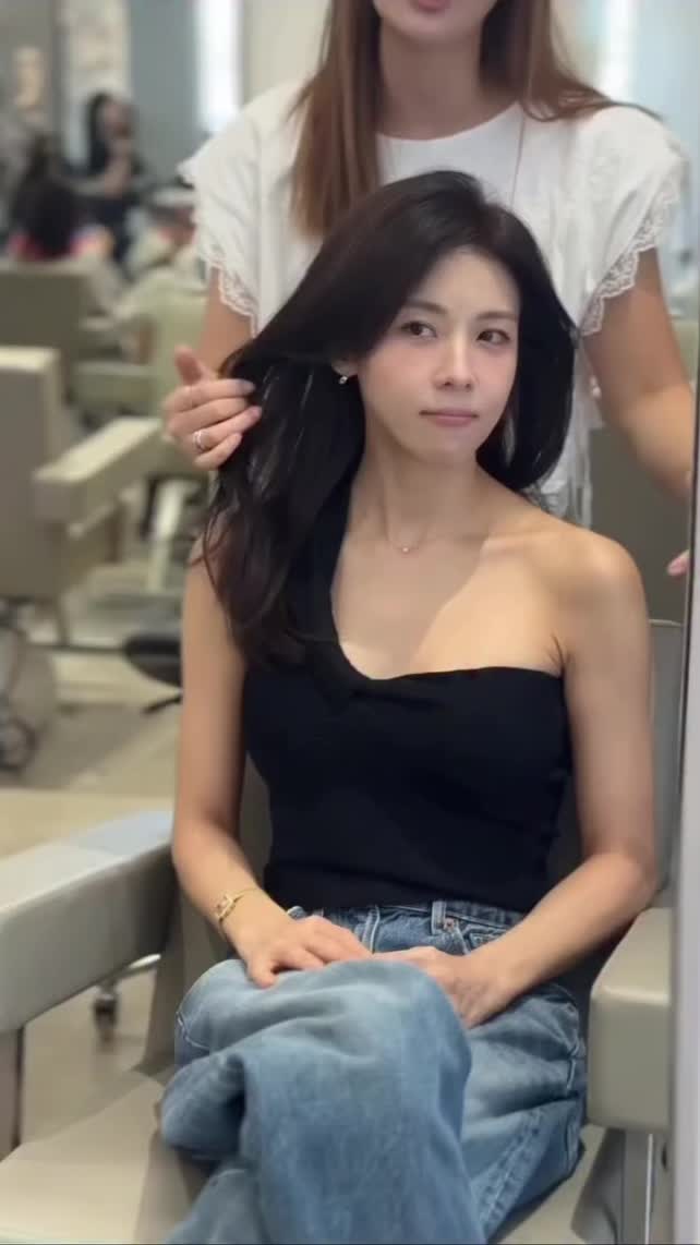 넋 놓고 보게되는…하지원 헤어🤍🖤 이 언니는 대체 늙지를 않음😡💇🏻‍♀️ 헤어펌이 너무 잘 어울리심 이미지
