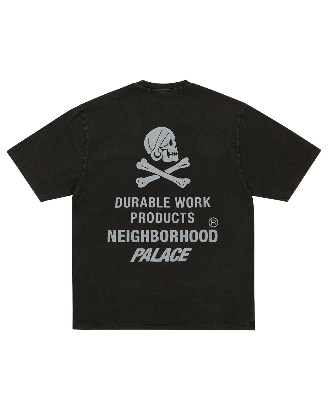 어제는 티저, 오늘은 아이템 공개?
팔라스와 네이버후드의 바이크 무드 컬렉션, 라인업 일부 공개 📸
모터사이클 문화와 스트릿 웨어를 결합한 이번 협업의 추가 아이템이 공개되었습니다. 네이버후드의 강렬한 그래픽과 팔라스의 트라이퍼그 모티프가 다양한 아이템에 적용되어 러프한 레이싱 무드를 선명하게 전달합니다.
라이딩의 에너지를 그래픽으로 풀어낸 이번 컬렉션은 북미, 유럽에서 8월 15일, 아시아, 호주에서 8월 16일 출시 예정입니다. 이미지2