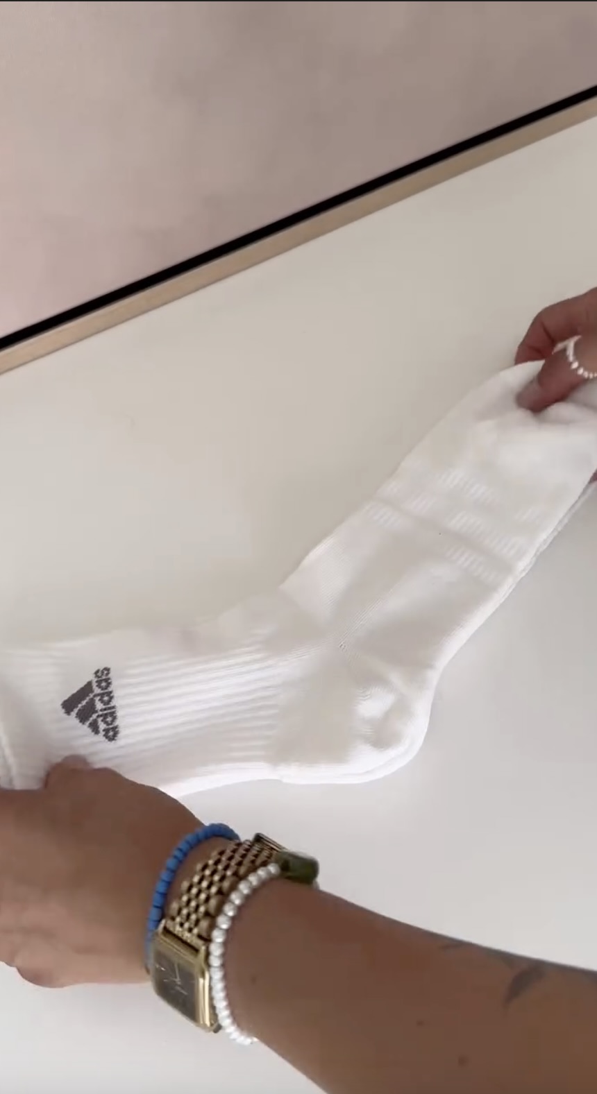 양말 접기 어렵다고? NO🙅🏻‍♀️
초간단 3가지로 깔끔 정리하는 법🧦🪄지금 바로 배워보세요 이미지