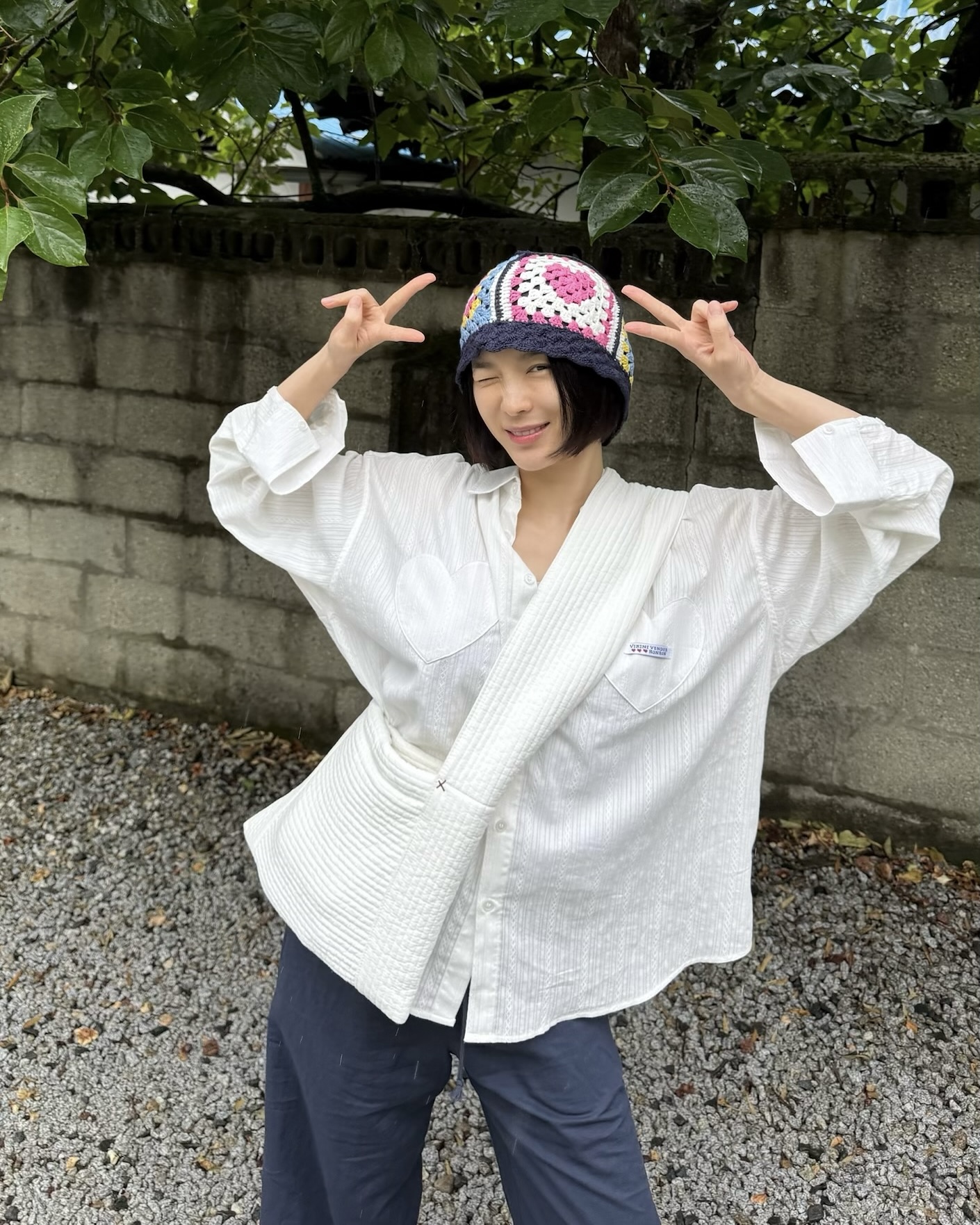 화이트 셔츠로 산뜻하게🫧🤍
습하고 흐린 날씨에도 깔끔함 유지해주는 장마철 데일리룩☔️ 이미지