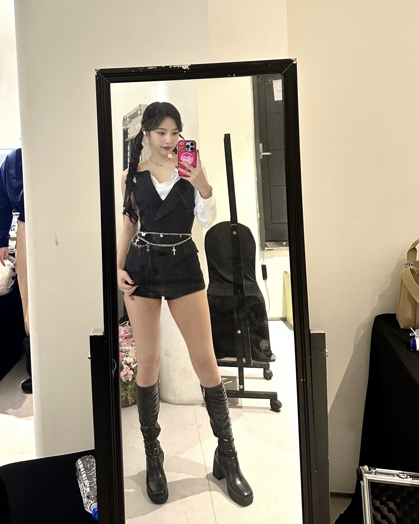 부츠 꺼내기 좋은 날씨👢🤎
시즌 무드 살리는 부츠 스타일링 팁, 지금부터 시작해보세요✨ 이미지