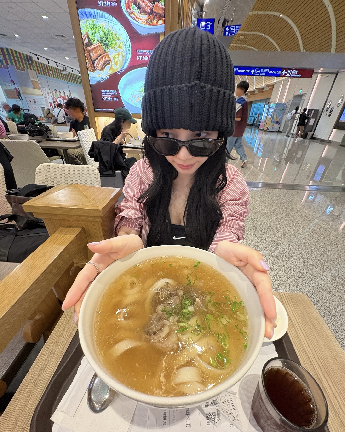 음식 사진은 이렇게 찍는거야🍗🤍
각도, 조명, 표정까지 완벽한 음본나🍴먹기 전이 더 설레는 순간 이미지4