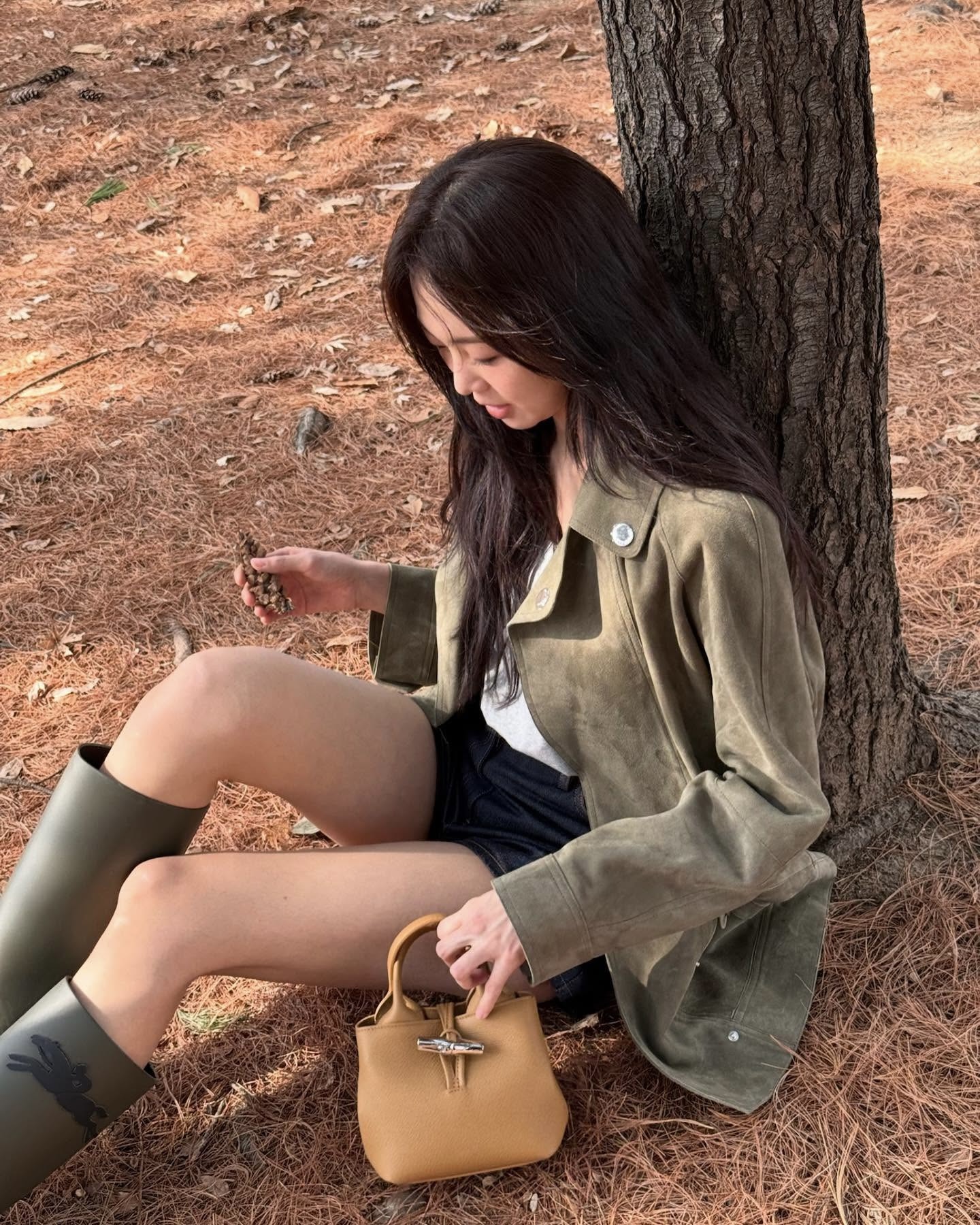 장마에 빠질 수 없는 레인부츠☔️🤍
비 오는 날에도 스타일과 실용성을 모두 잡는 데일리 아이템✨ 이미지3
