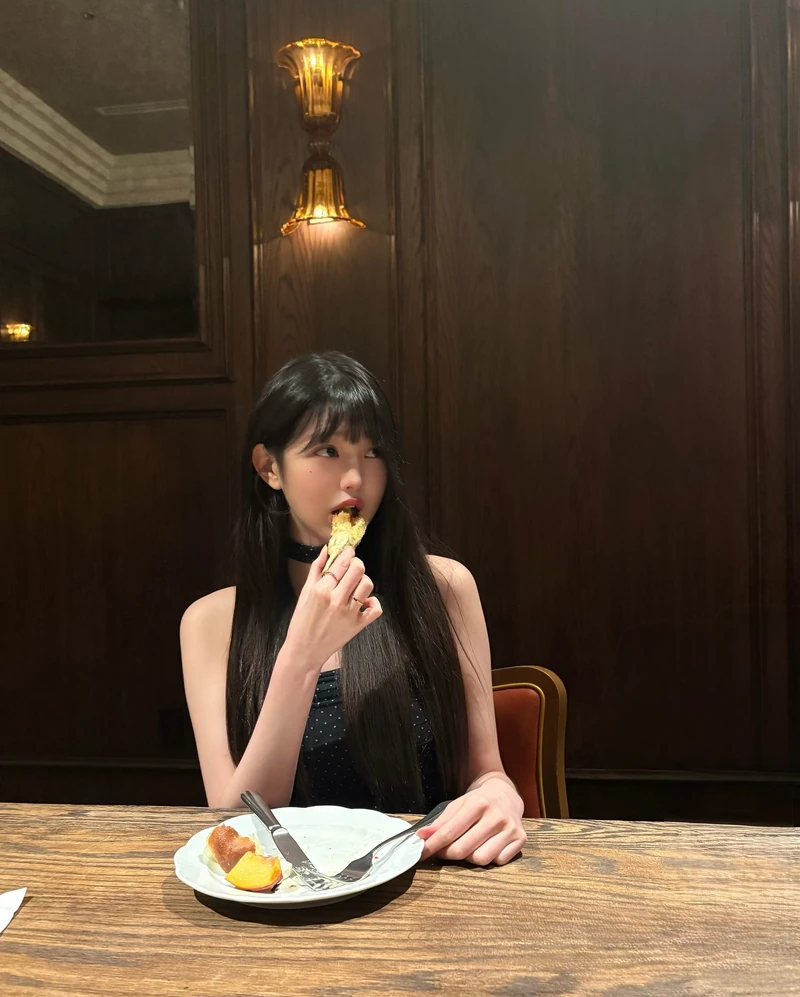 여전한 폴카도트의 매력🤍🖤
누가 입어도 예쁘고 사랑스러운, 패턴 중 1등 폴카도트✨ 이미지2