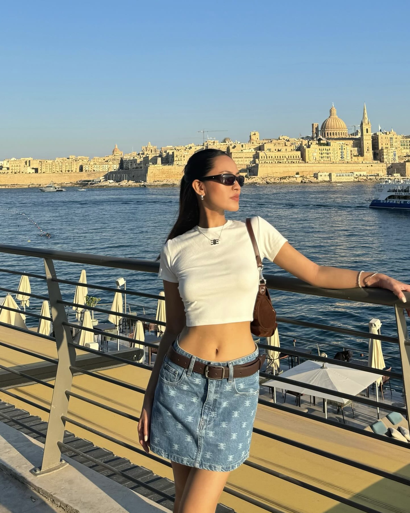 심플한 무지 반팔티의 매력👚🤍
미니멀하게 즐기는 데일리룩의 필수 아이템은 무지 반팔티✨ 이미지4