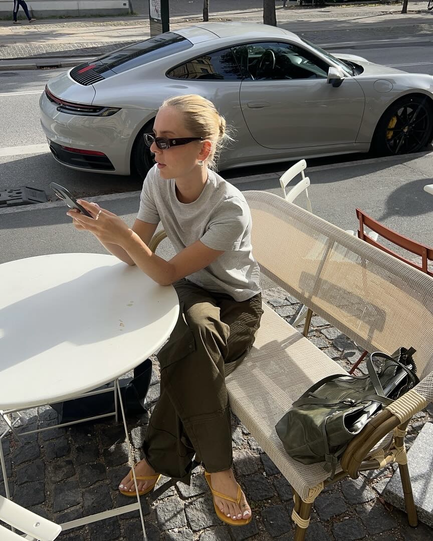 심플한 무지 반팔티의 매력👚🤍
미니멀하게 즐기는 데일리룩의 필수 아이템은 무지 반팔티✨ 이미지2